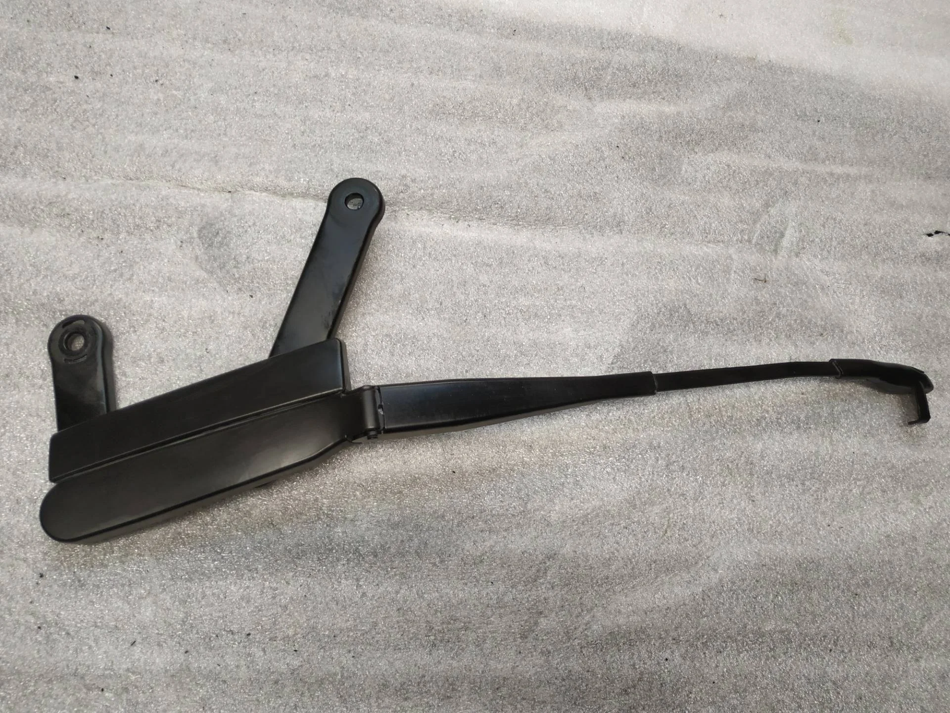 поводок стеклоочистителя правый Volkswagen Touareg 2 7P6 2014