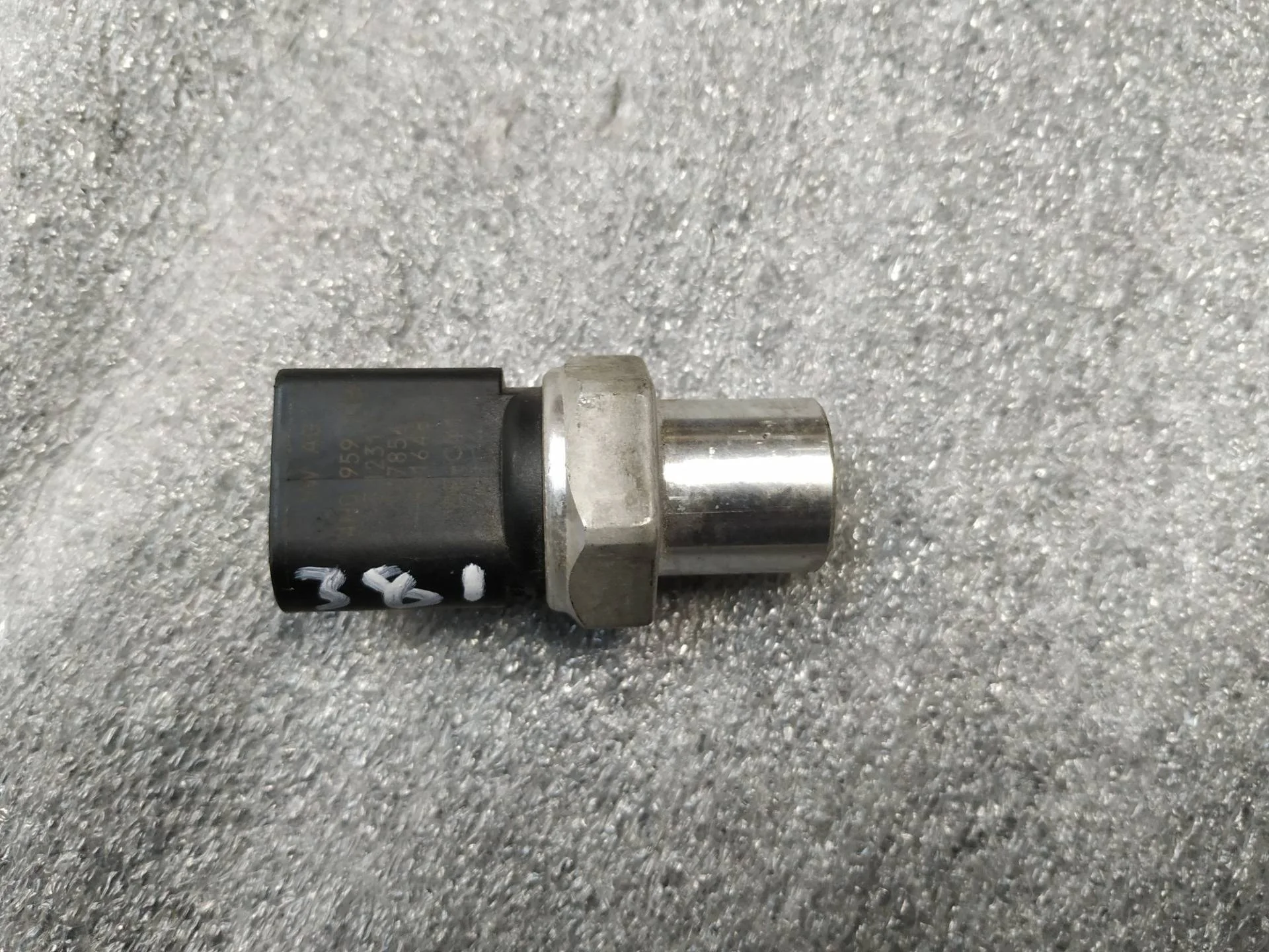 датчик давления масла Volkswagen Touareg 2 7P6 2012