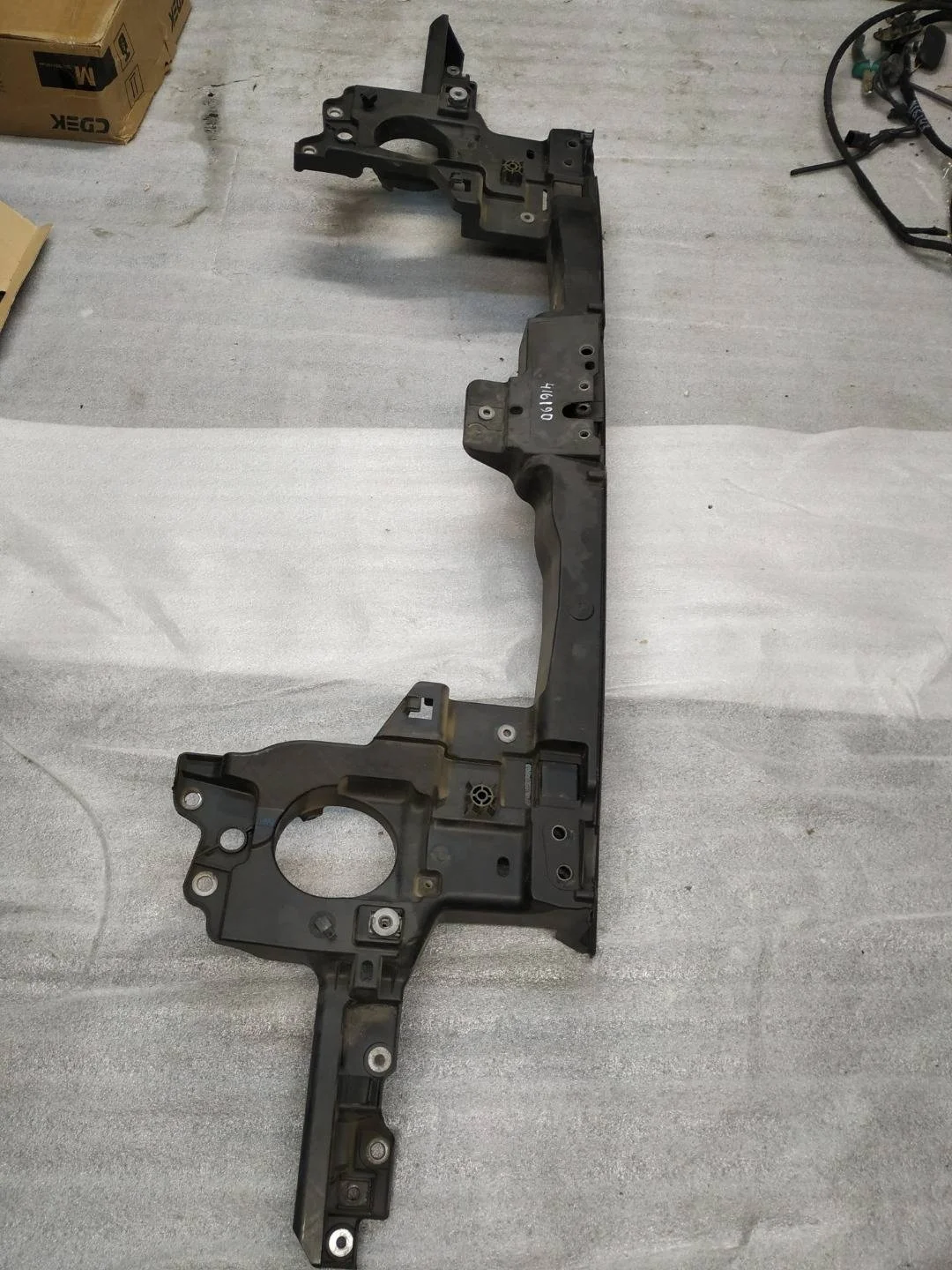 передняя панель (телевизор) Volkswagen Touareg 2 7P6 2013