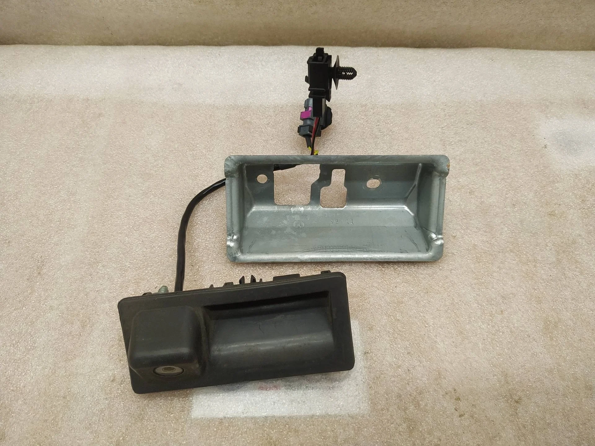 камера заднего вида Volkswagen Touareg 2 7P6 2012