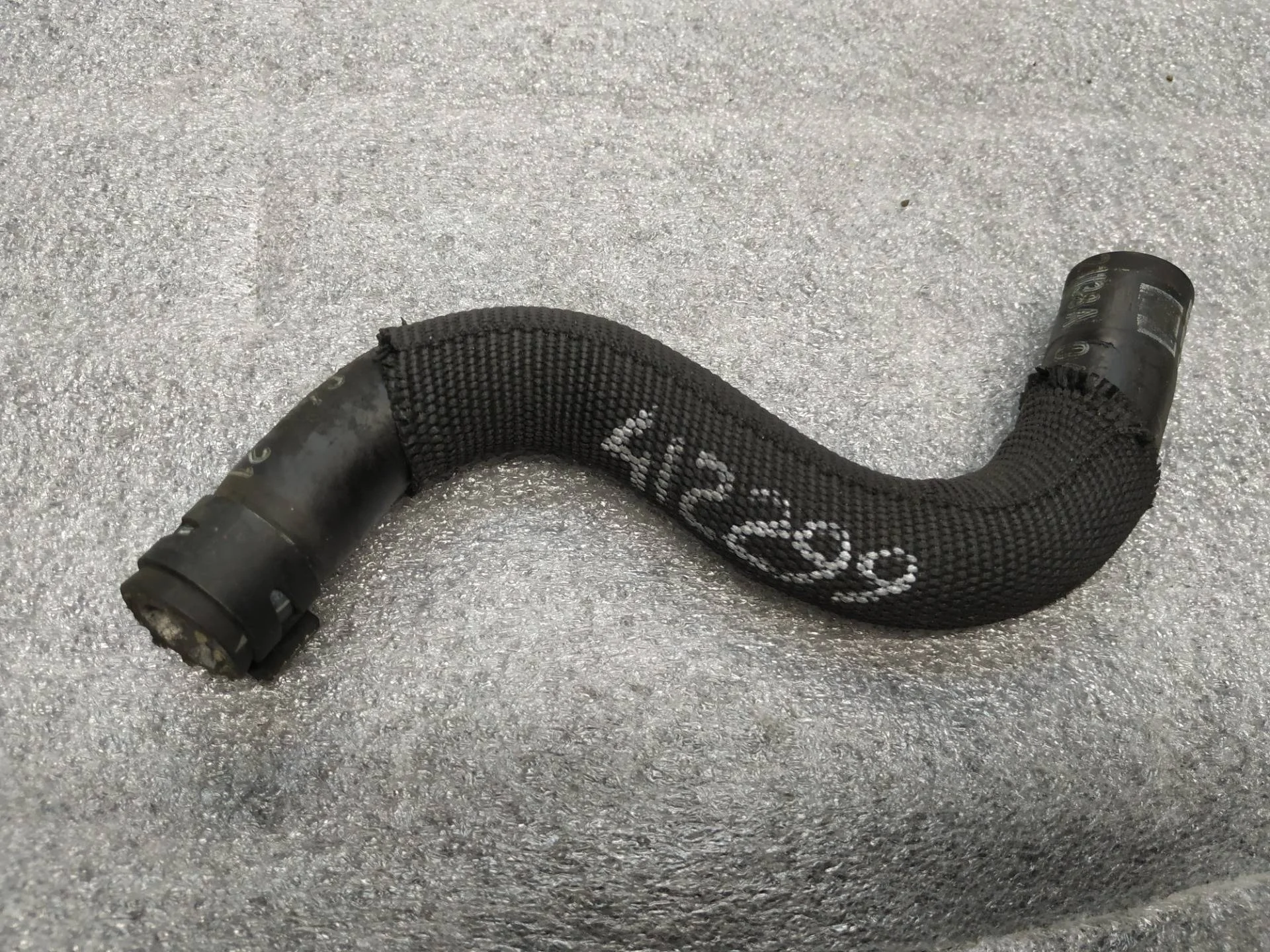 патрубок (трубопровод, шланг) Volkswagen Touareg 7P6 2011