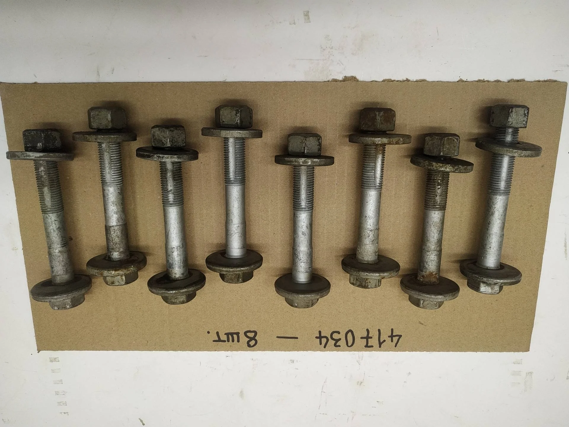 Болт эксцентрик Volkswagen Touareg 2 7P6 2012