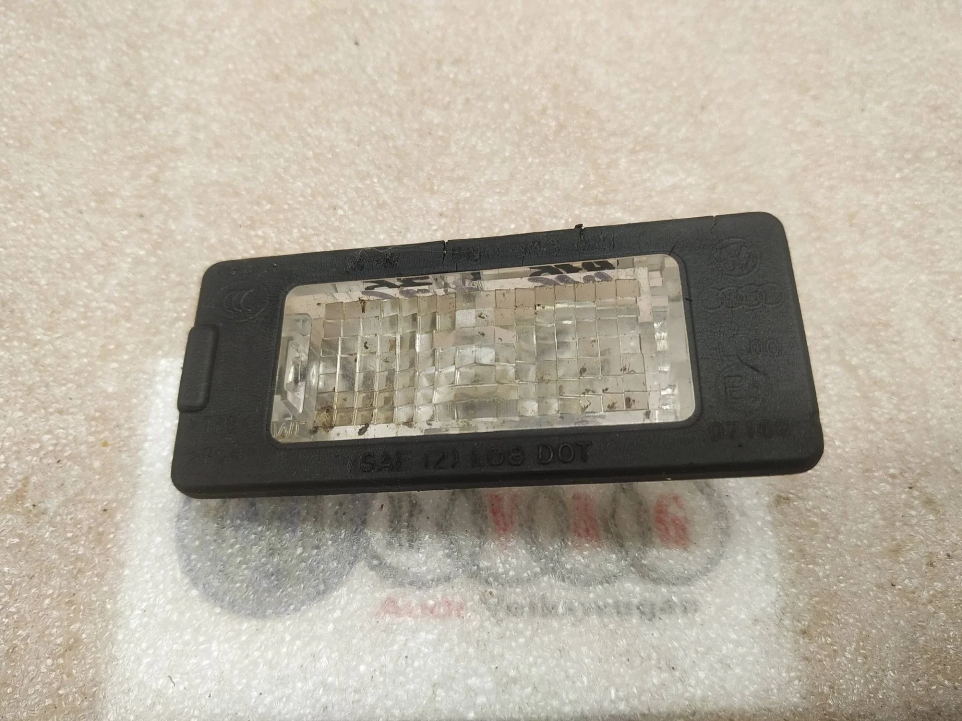 подсветка номера Volkswagen Touareg 2 7P6 2013