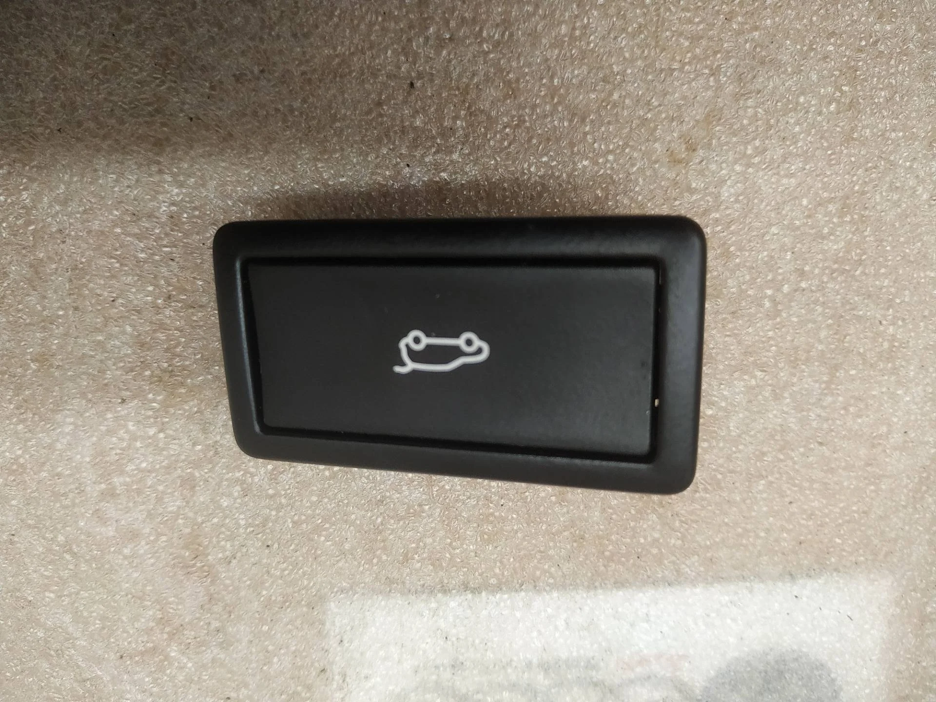 кнопка открытия багажника Volkswagen Touareg 2 7P6 2013