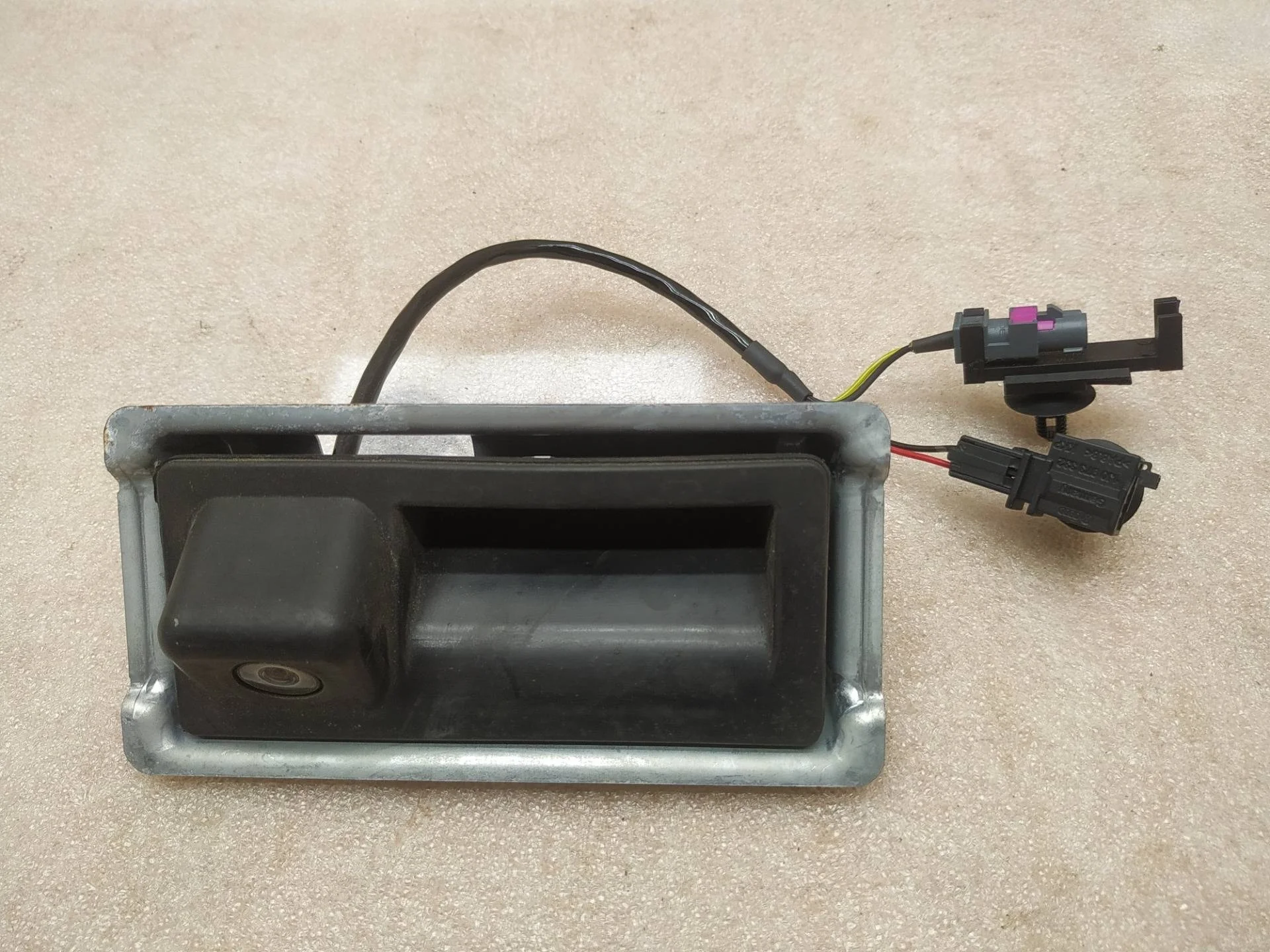 камера заднего вида Volkswagen Touareg 2 7P6 2013