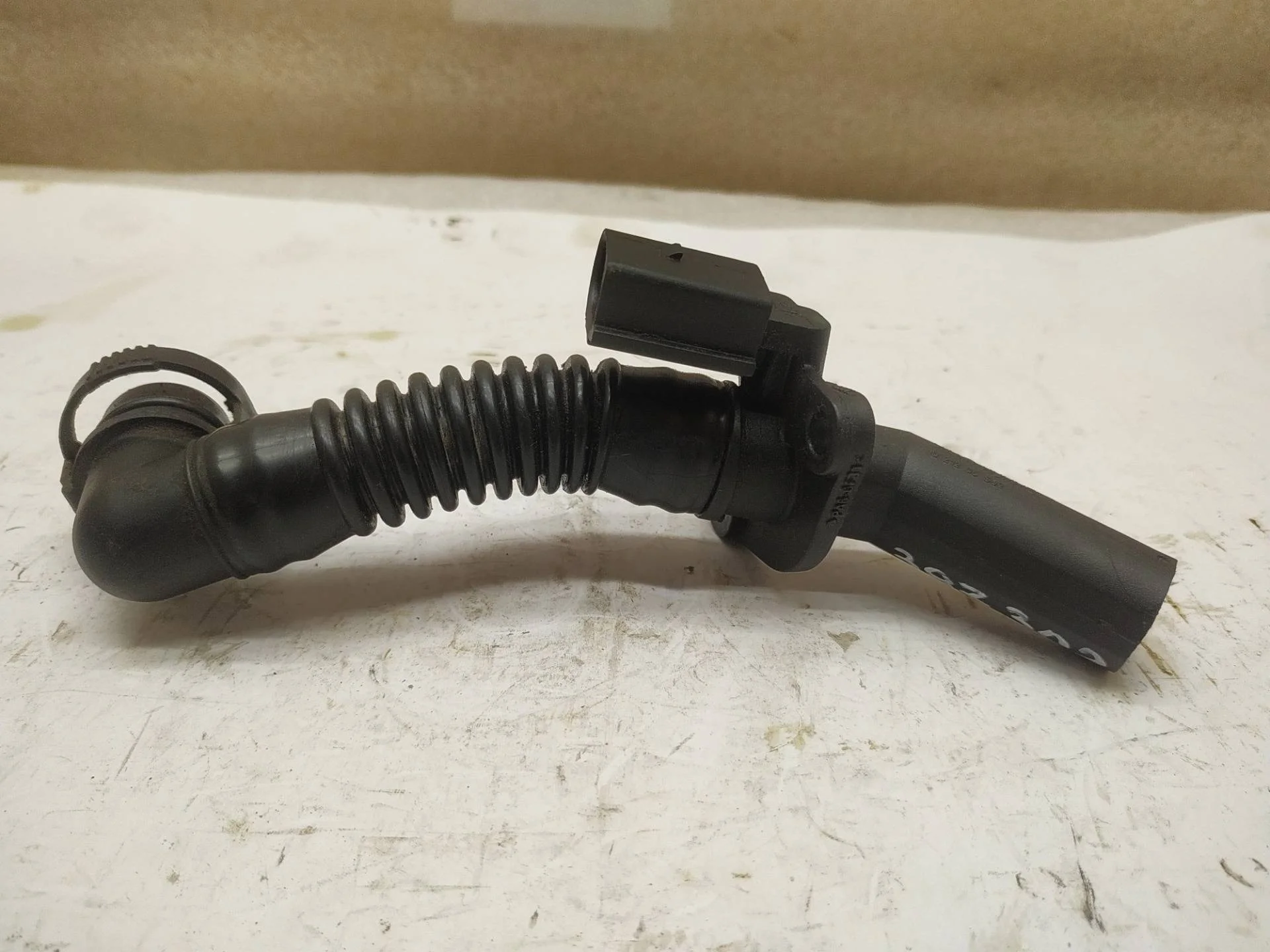 патрубок (трубопровод, шланг) Volkswagen Touareg 2 7P6