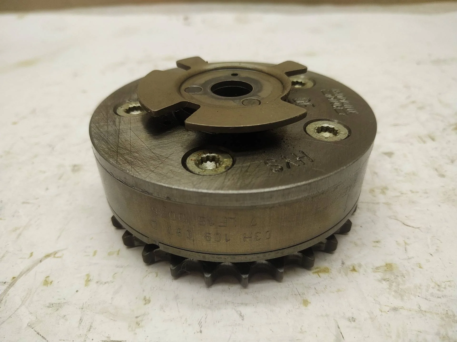 шестерня изменения фаз грм Volkswagen Touareg 2 7P6 2013