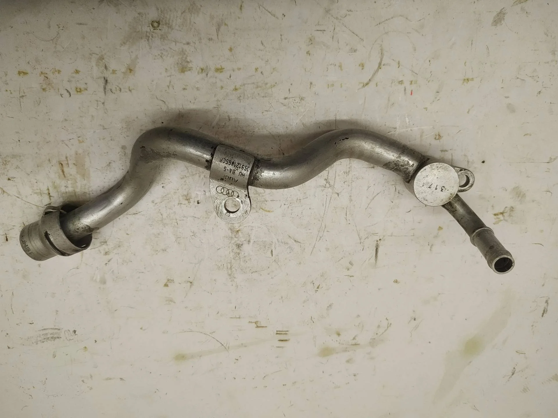 трубка охлаждающей жидкости металлическая Volkswagen Touareg 2 7P6 2013