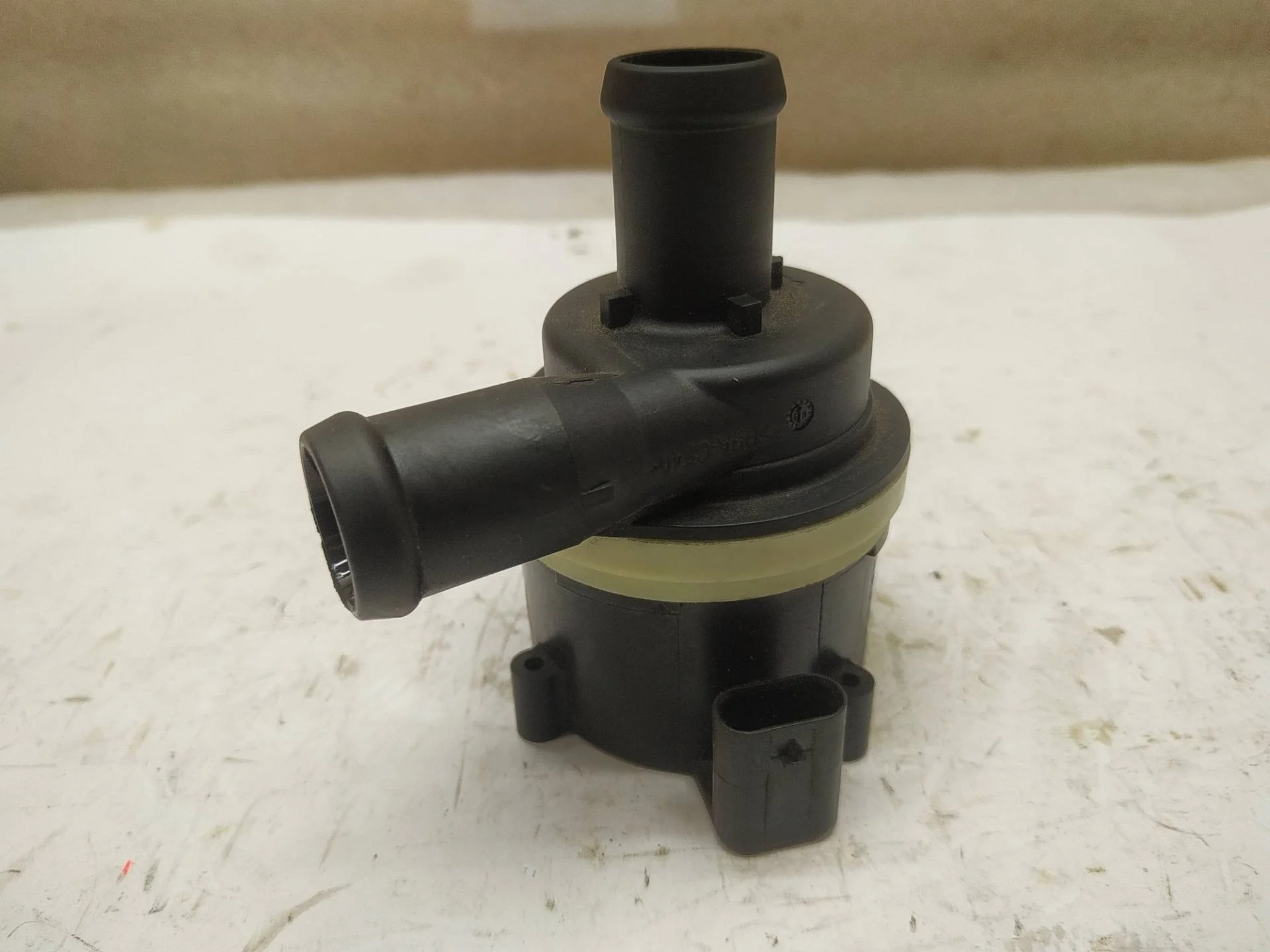 Насос (помпа) электрический Volkswagen Touareg 7P6 2011