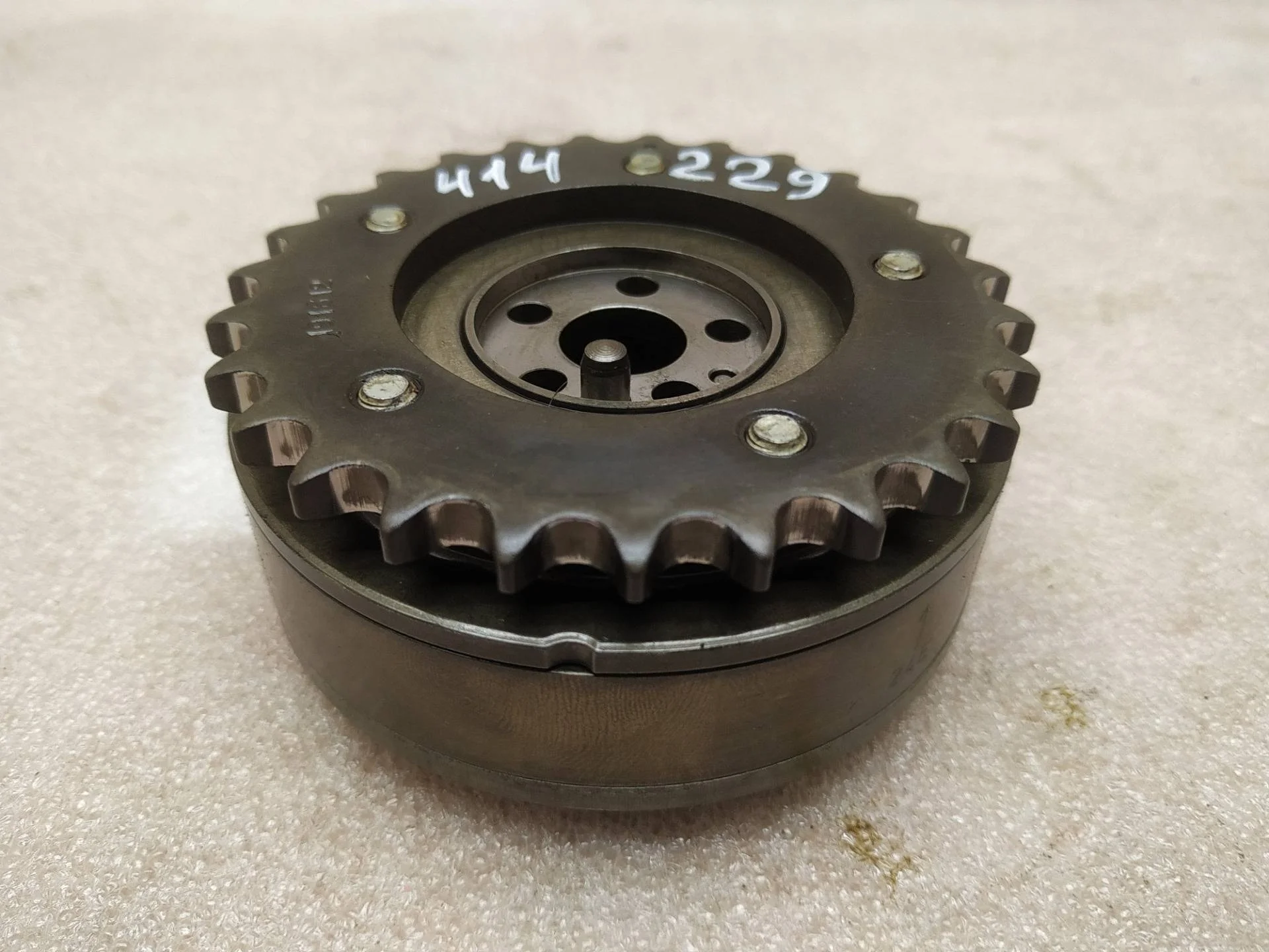 шестерня изменения фаз грм Volkswagen Touareg 2 7P6 2013