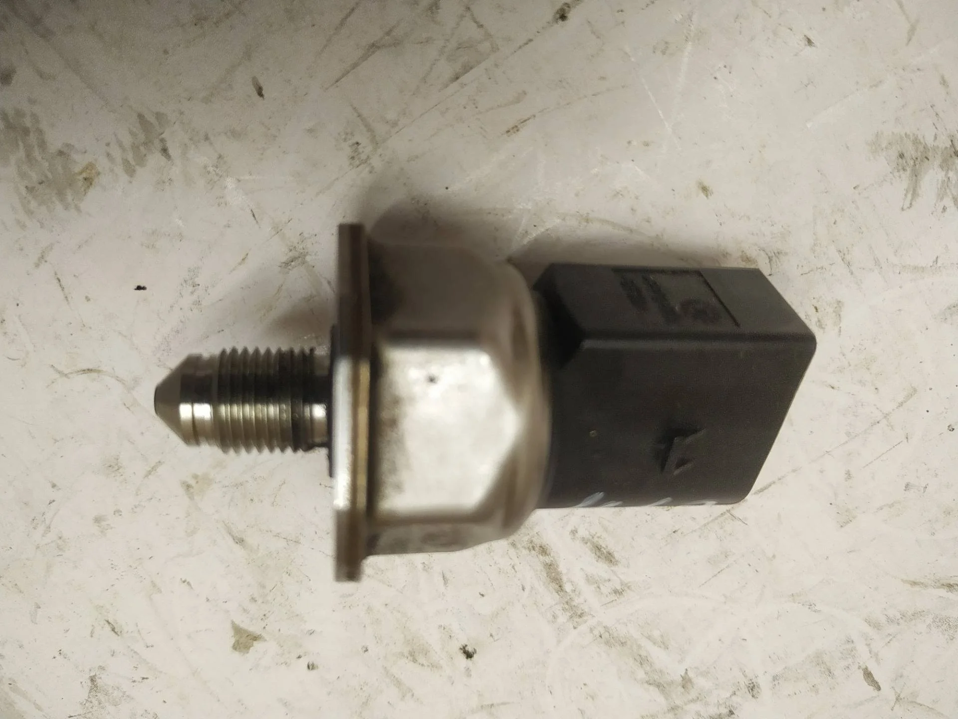 датчик давления топлива Volkswagen Touareg 7P6 2011