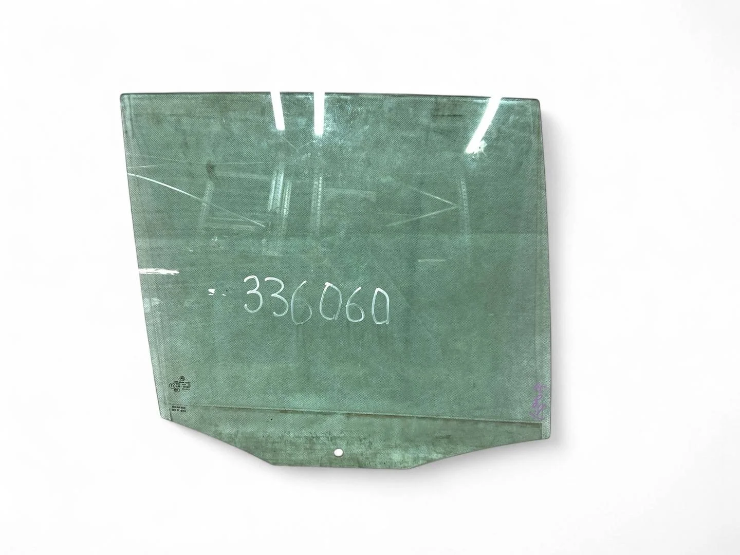 стекло двери задней правой Volkswagen Tiguan  2011