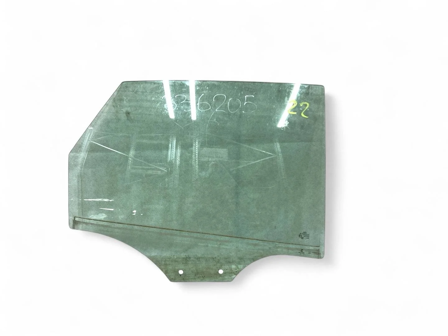 стекло двери задней правой Audi Q3 8U  2017