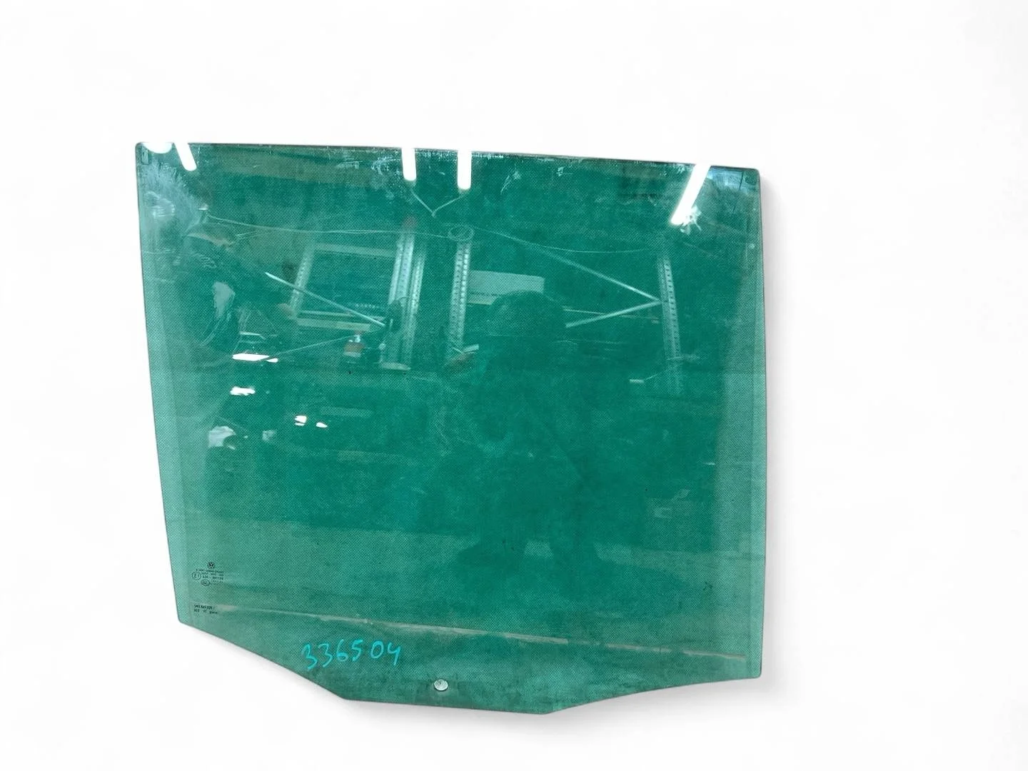 стекло двери задней правой Volkswagen Tiguan  2014