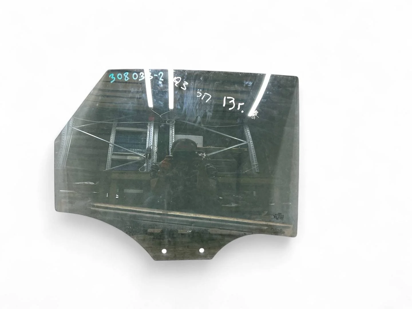 стекло двери задней правой Audi Q3 8U