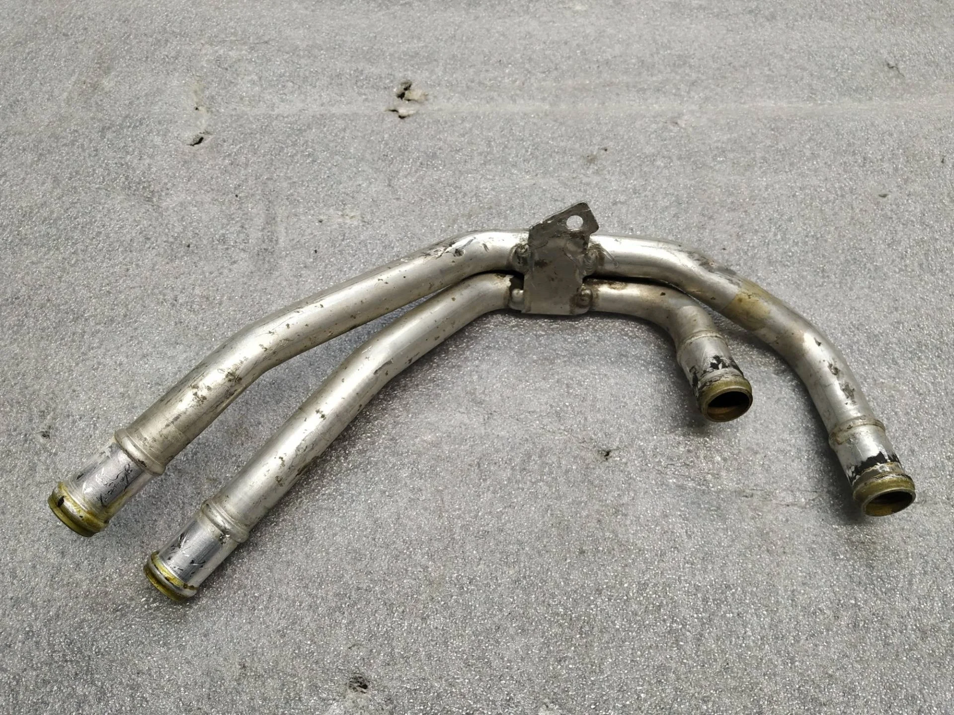 трубка охлаждающей жидкости металлическая Volkswagen Touareg 2 7P6 2012