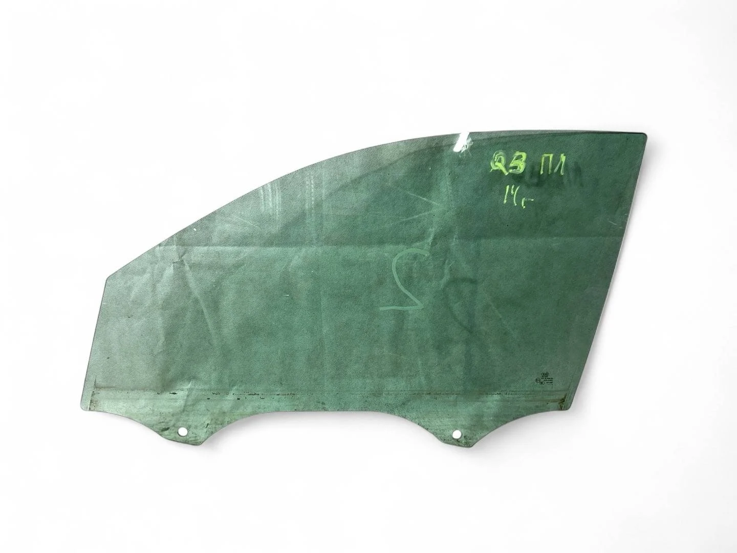 стекло двери передней левой Audi Q3 8U