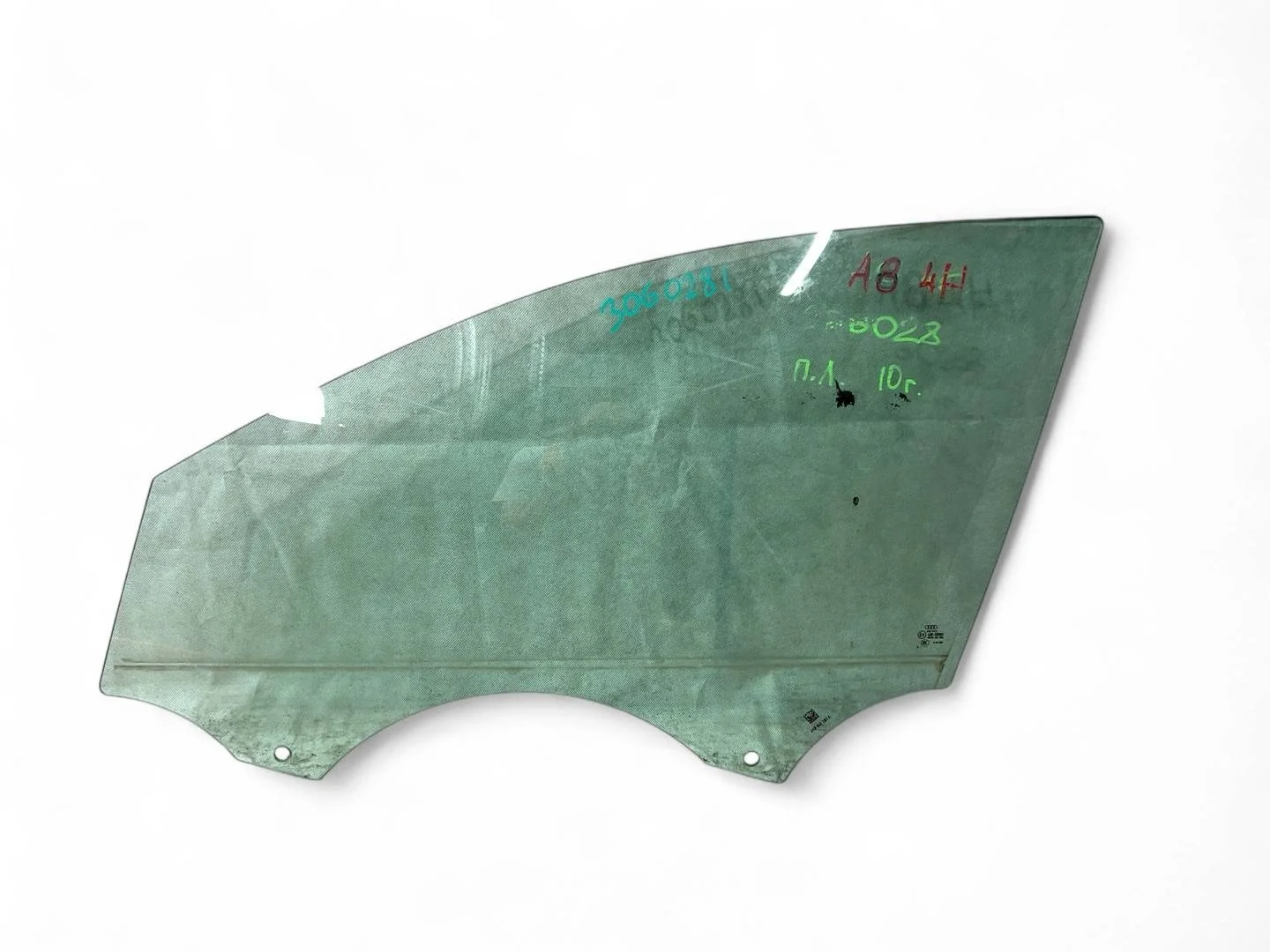 стекло двери передней левой Audi A8 D4/4H  2010