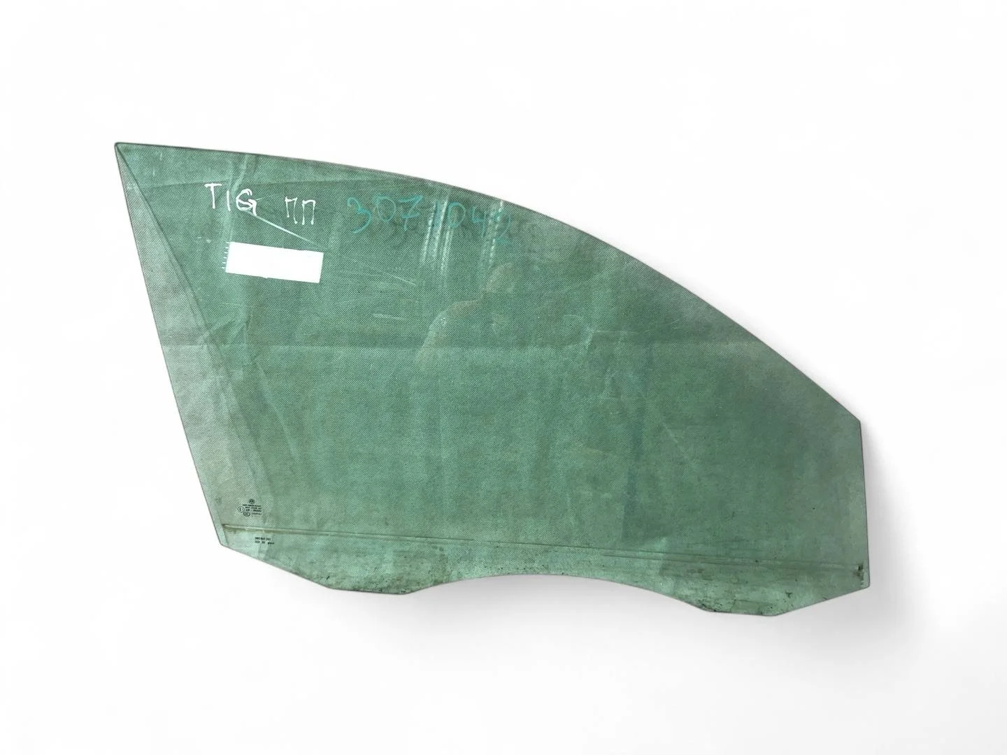 стекло двери передней правой Volkswagen Tiguan  2009