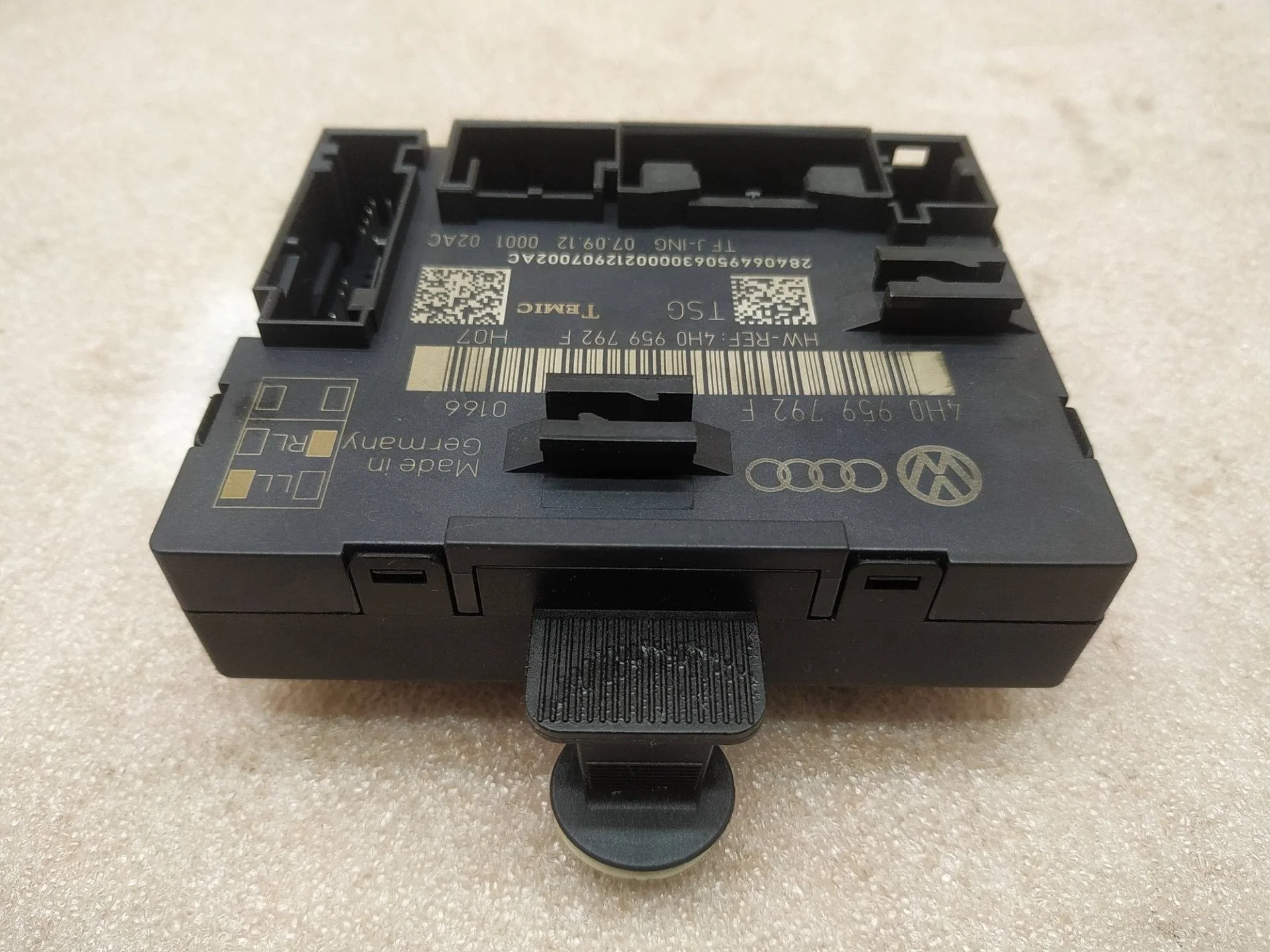 модуль управления двери передней правой Volkswagen Touareg 2 7P6 2013