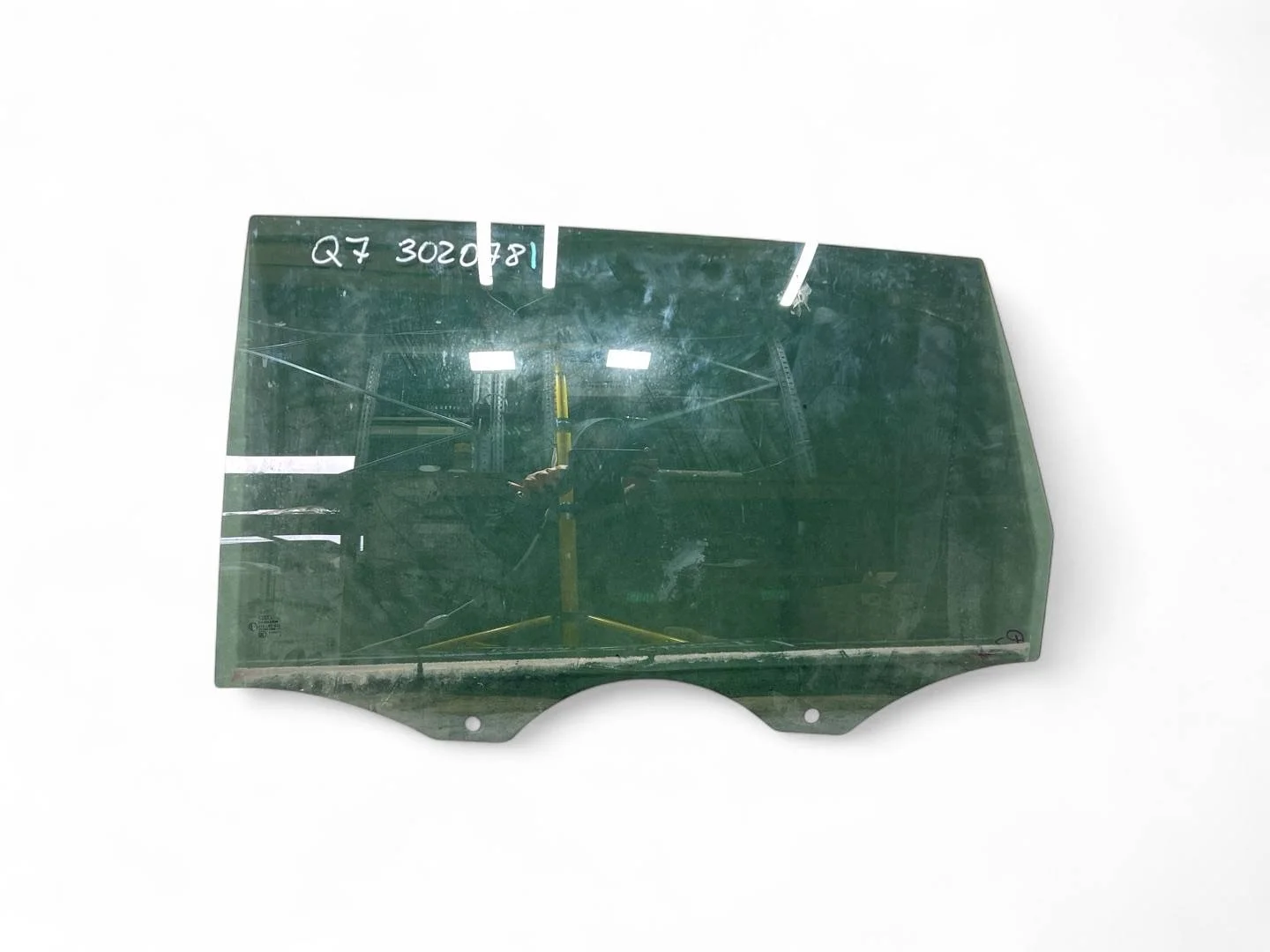 стекло двери задней левой Audi Q7 4L
