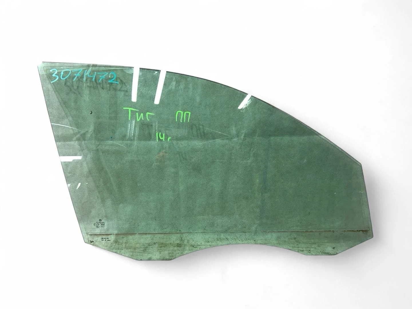 стекло двери передней правой Volkswagen Tiguan