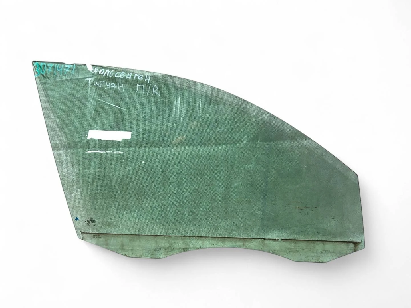 стекло двери передней правой Volkswagen Tiguan