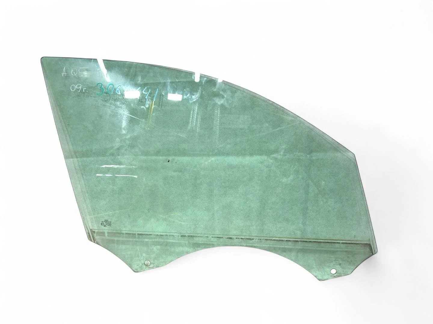 стекло двери передней правой Audi Q5 8R