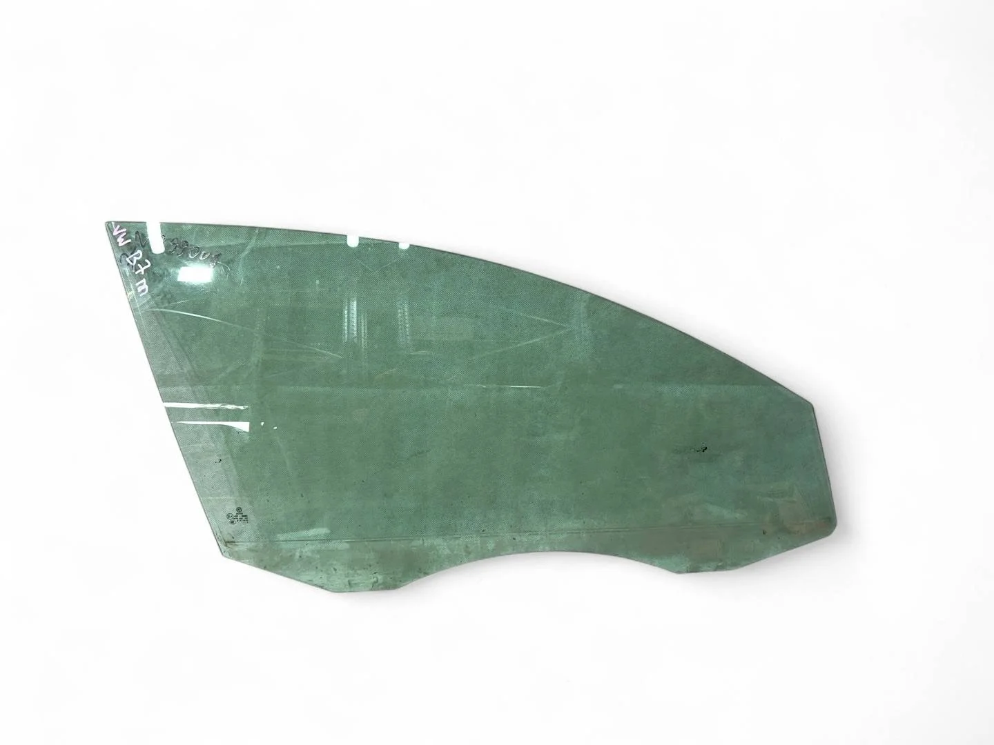 стекло двери передней правой Volkswagen Passat B6  2009