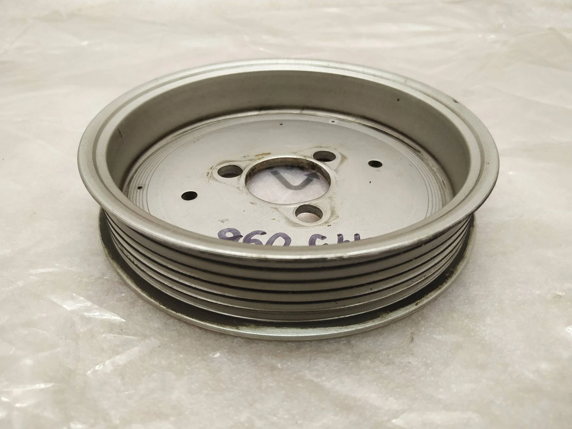 шкив помпы Volkswagen Touareg 2 7P6 2013