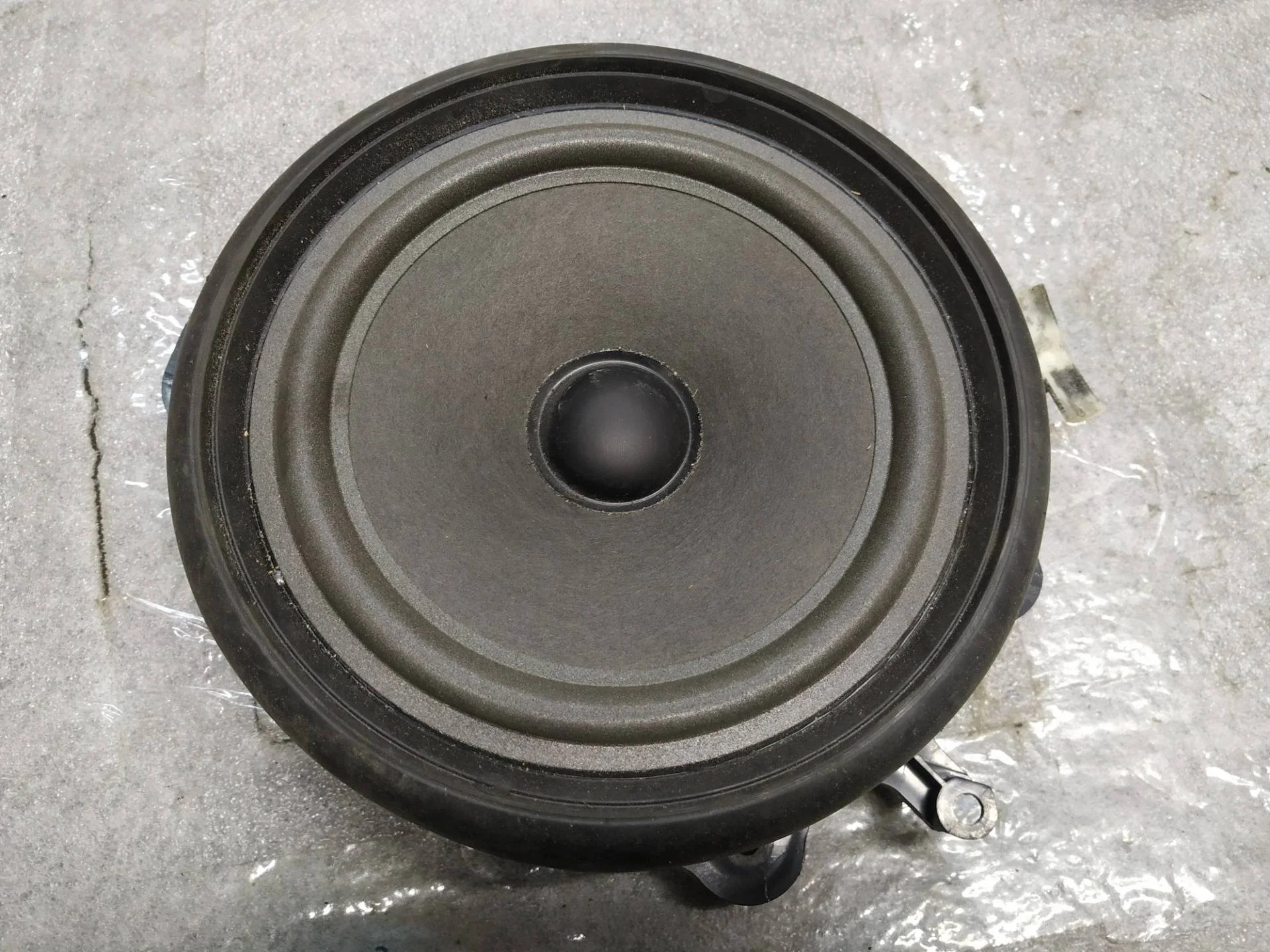 динамик двери передней Audi A4 B7