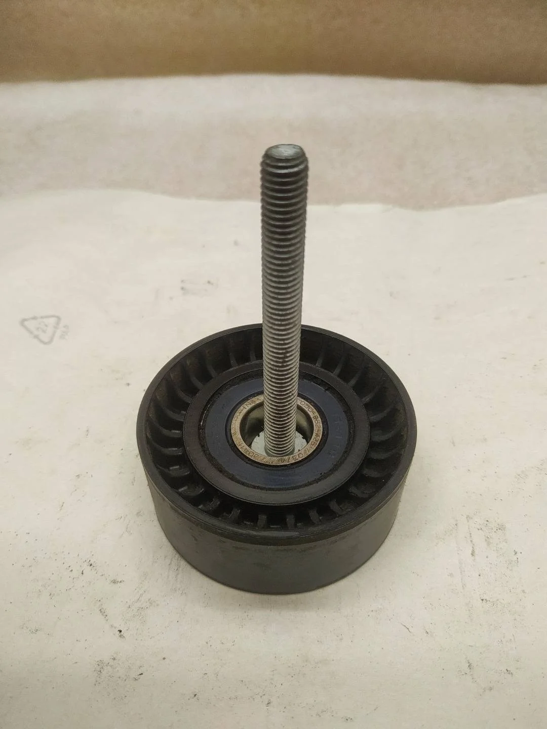 Ролик дополнительный руч. Ремня Volkswagen Touareg 2 7P6 2013