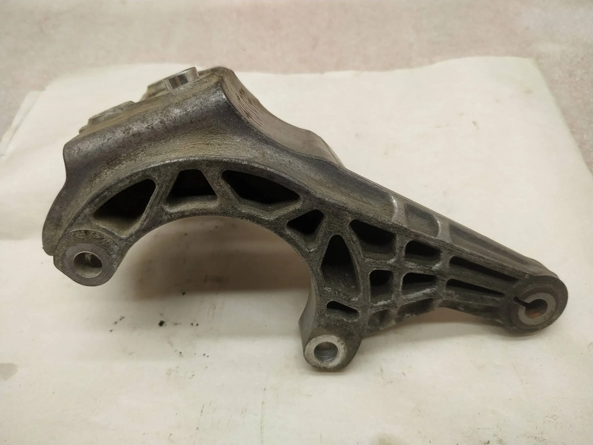 кронштейн гидроусилителя Volkswagen Touareg 2 7P6 2013