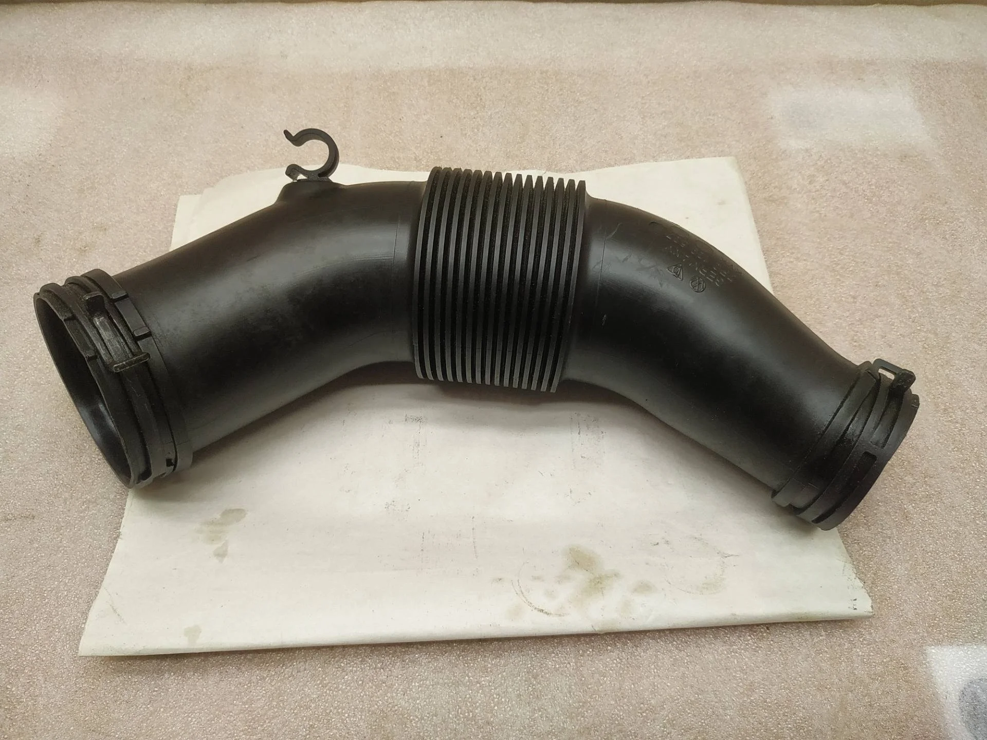 патрубок воздушного фильтра Volkswagen Touareg 2 7P6 2013