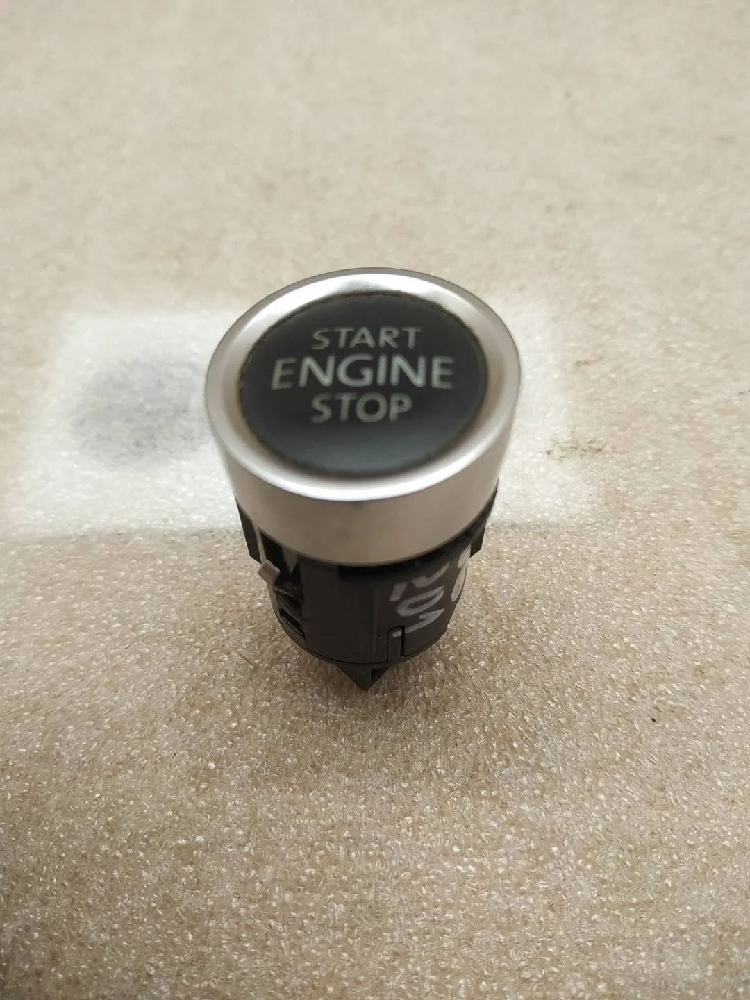 кнопка запуска двигателя Volkswagen Touareg 2 7P6 2011