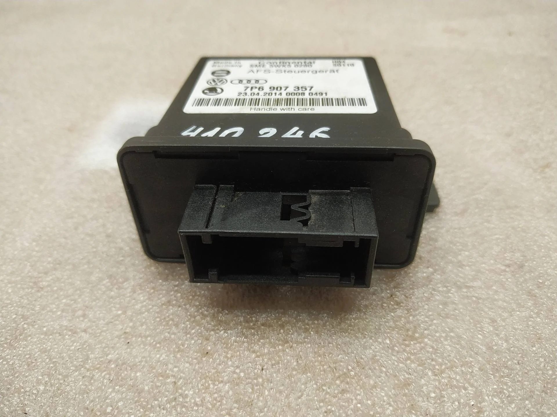 блок регулировки угла наклона фар Volkswagen Touareg 2 7P6 2015