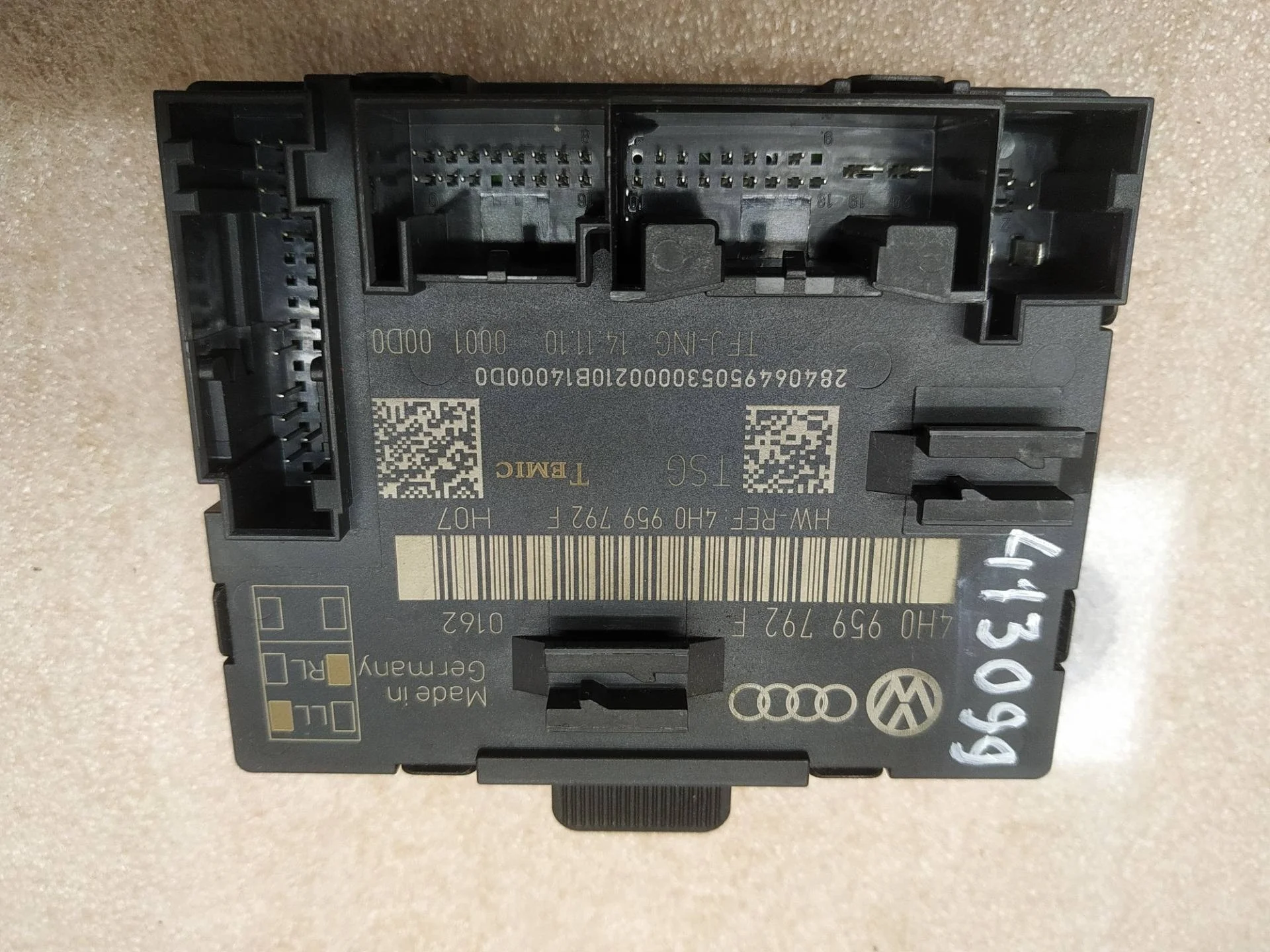 модуль управления двери передней правой Volkswagen Touareg 7P6 2011