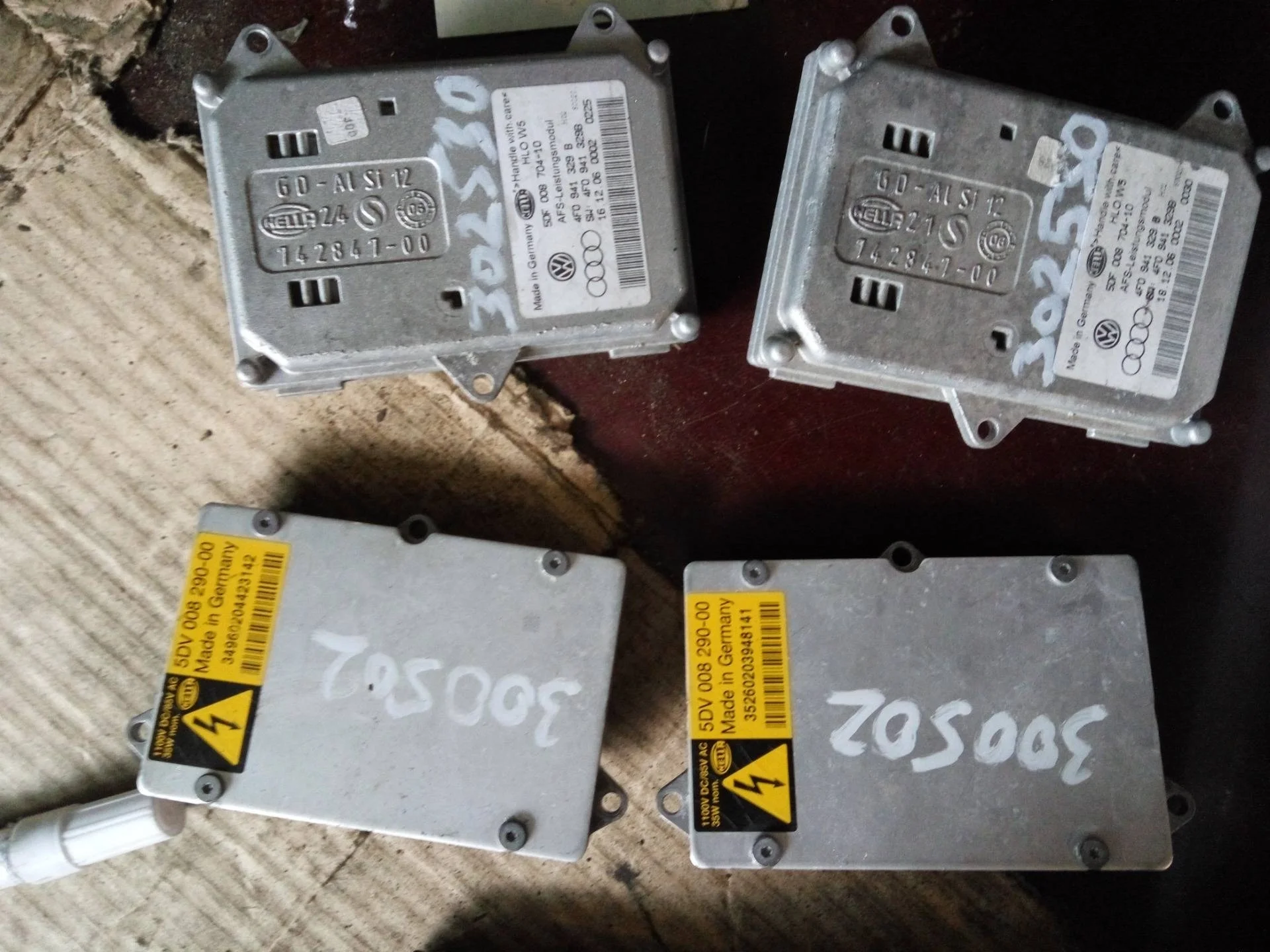 блок розжига ксенона Audi A6  2008