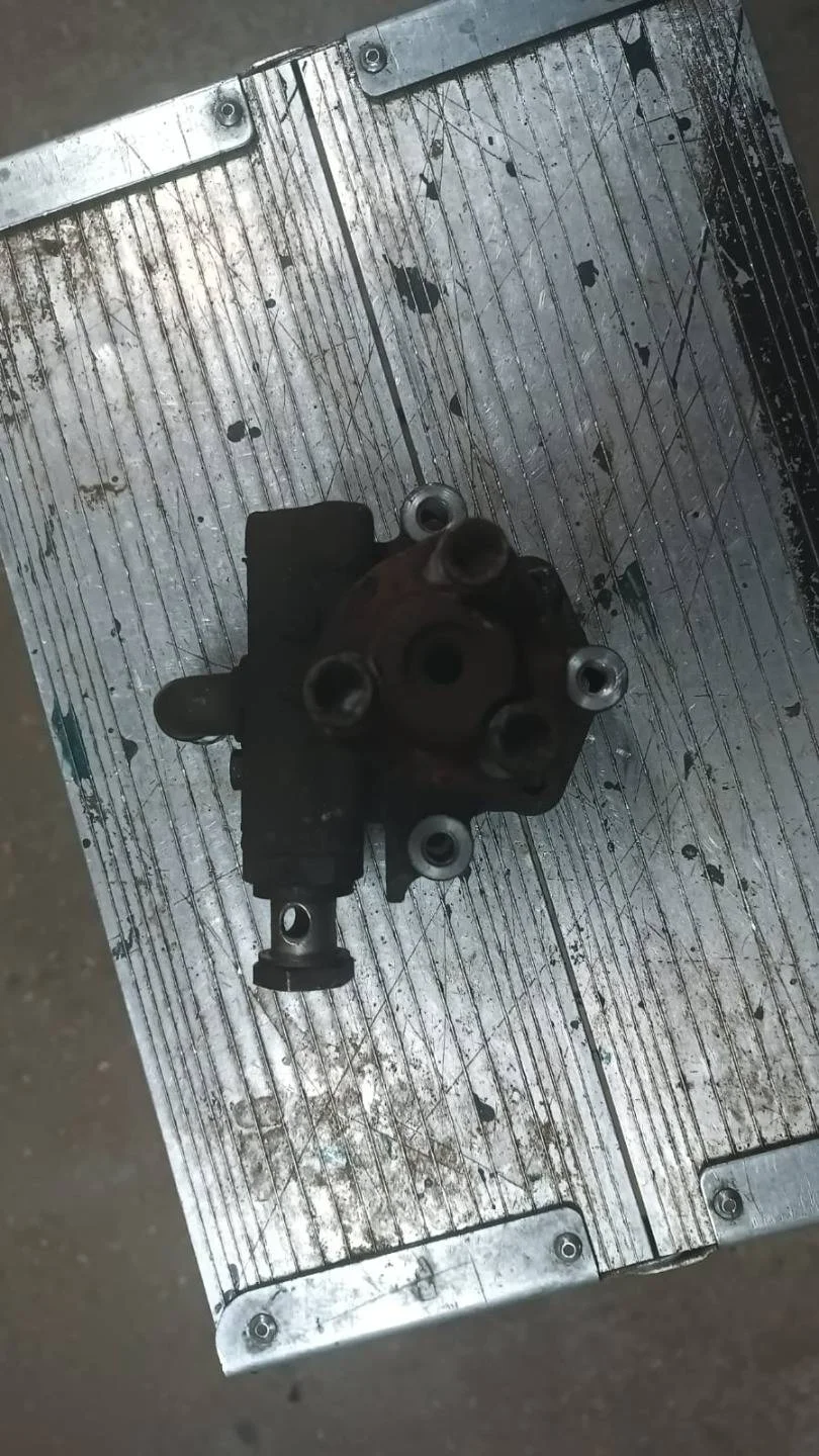 насос гидроусилителя руля Volkswagen Caddy 3  2010