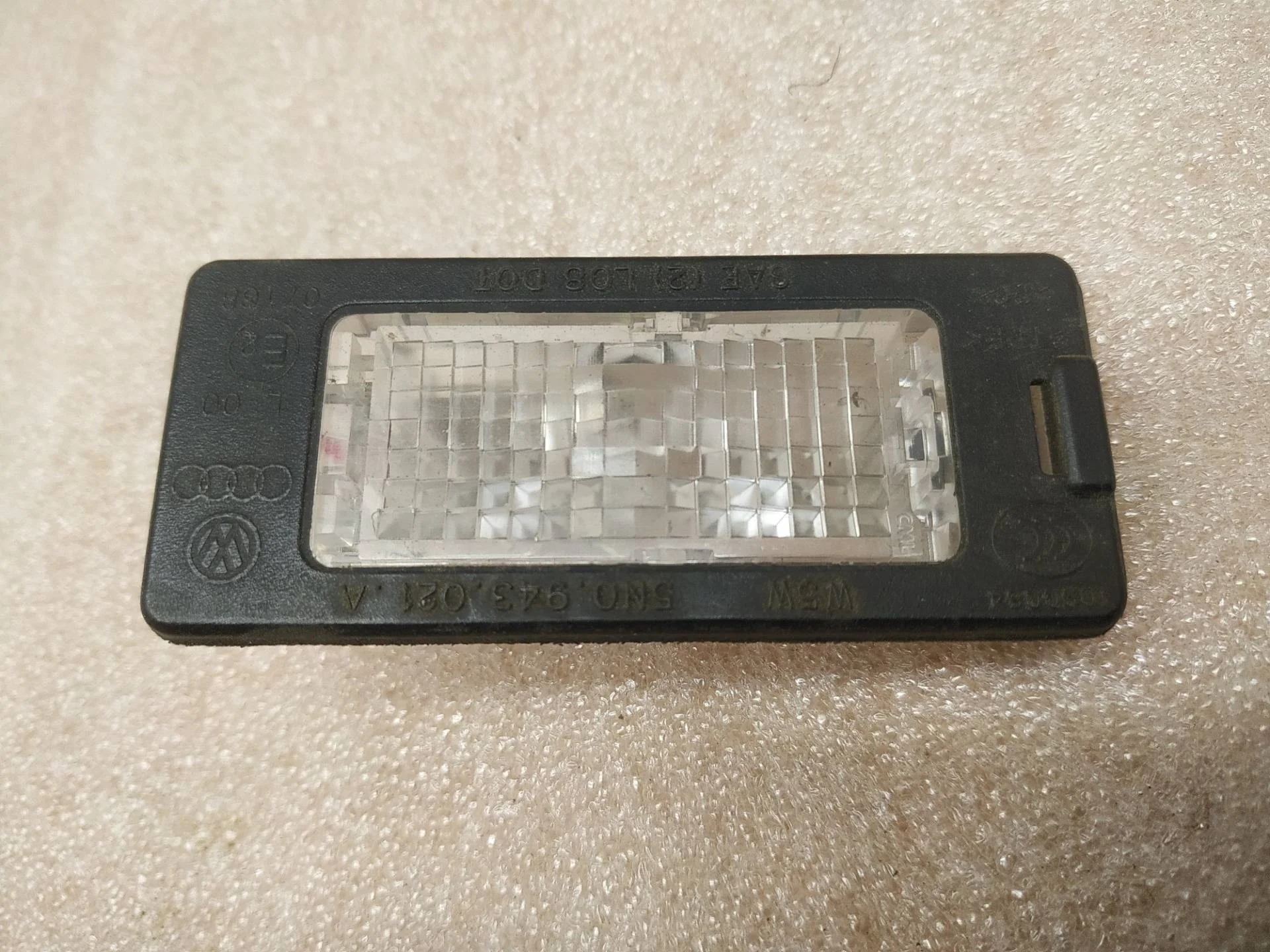 подсветка номера Volkswagen Touareg 2 7P6 2013