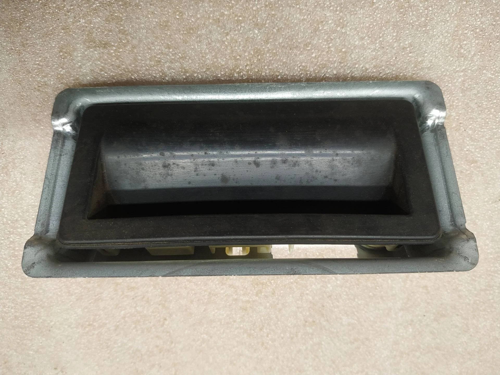 кнопка открытия багажника Volkswagen Touareg 2 7P6 2013