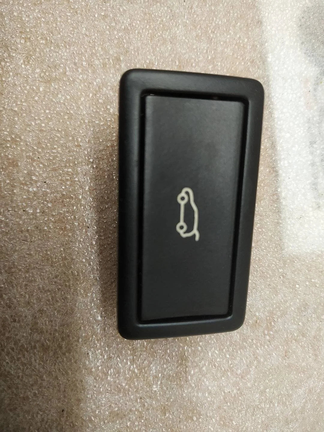 кнопка открытия багажника Volkswagen Touareg 2 7P6 2013