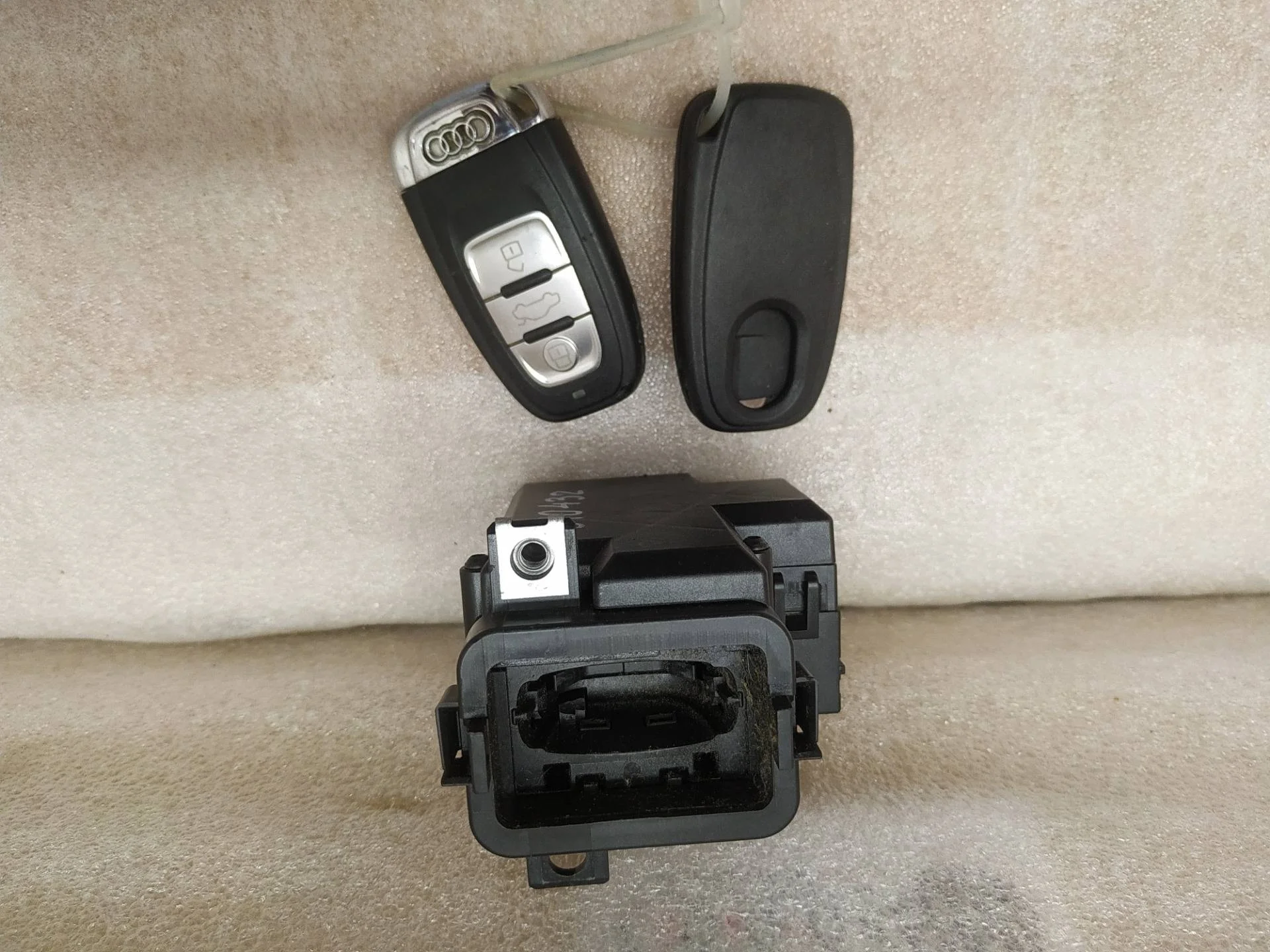 замок зажигания Audi A5 8T 8T 2010