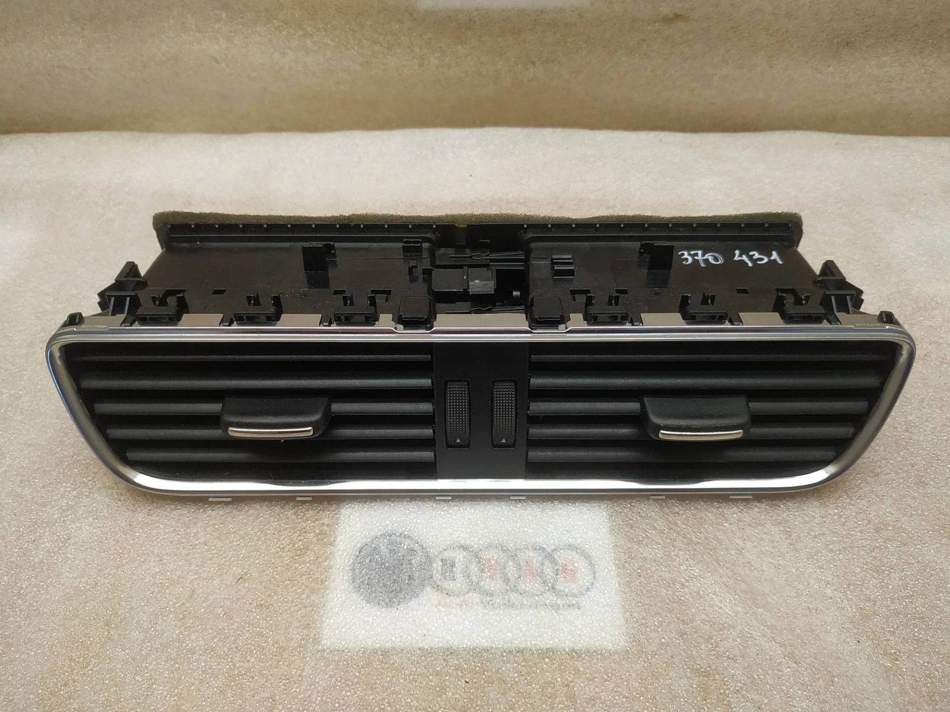 Решетка вентиляции Audi A5 8T 8T 2010