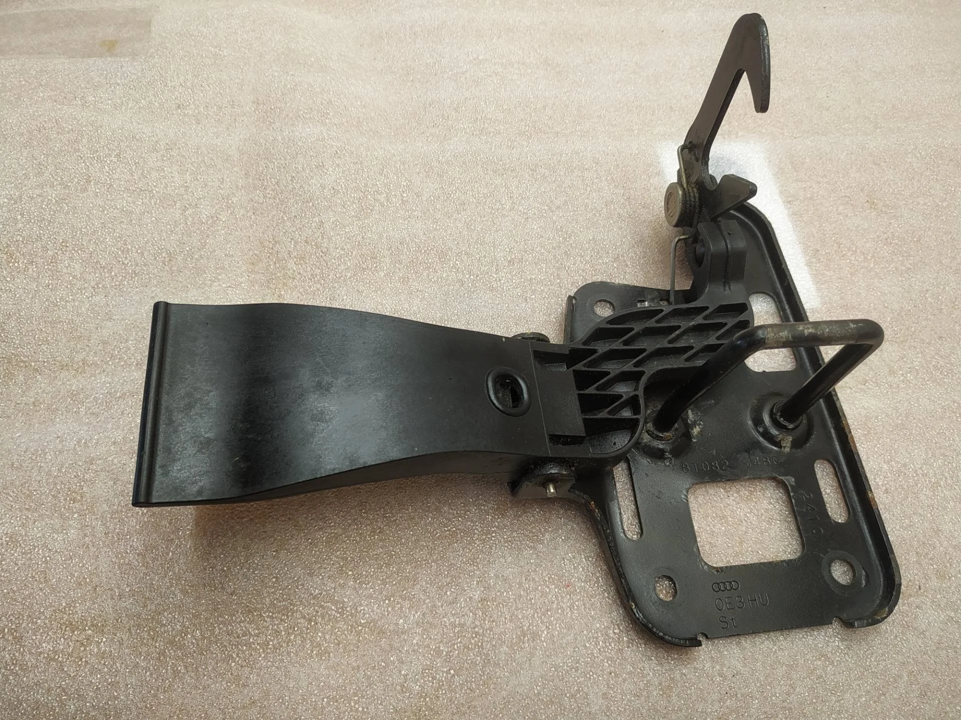 крюк капота Audi A5 8T 8T 2010