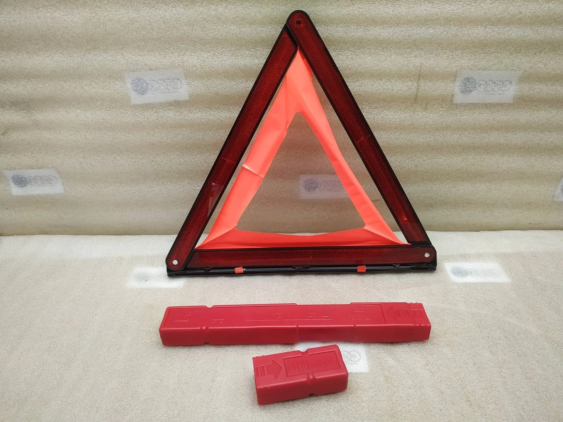 знак аварийной остановки Volkswagen Touareg 2 7P6 2013