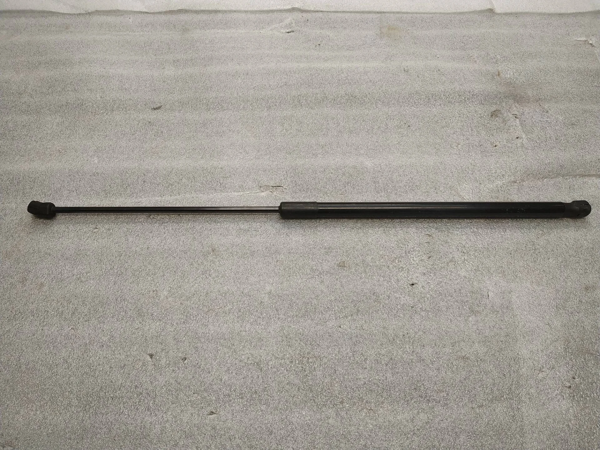 амортизатор капота Volkswagen Touareg 7P6 2011