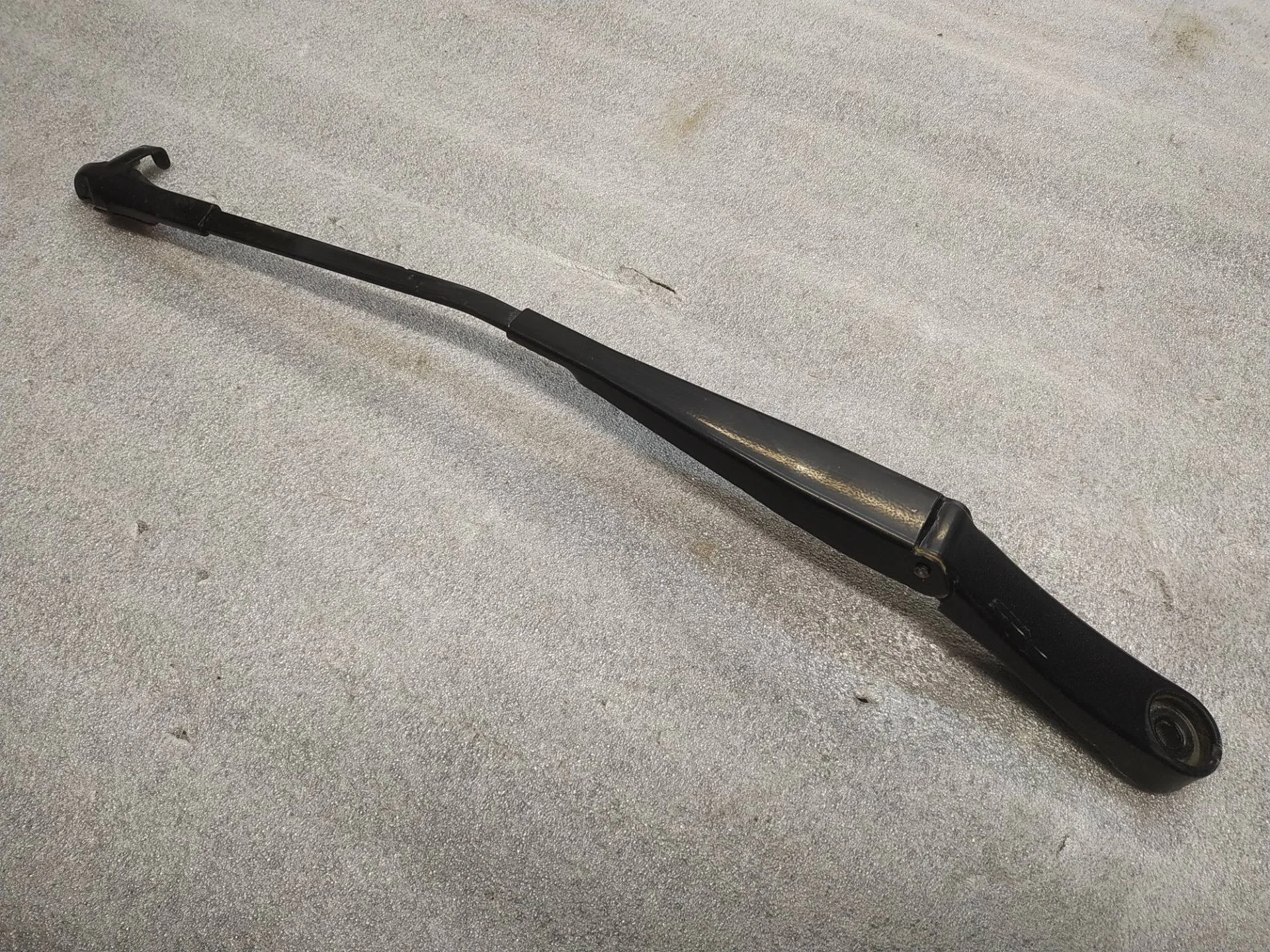 поводок стеклоочистителя левый Volkswagen Touareg 7P6 2011