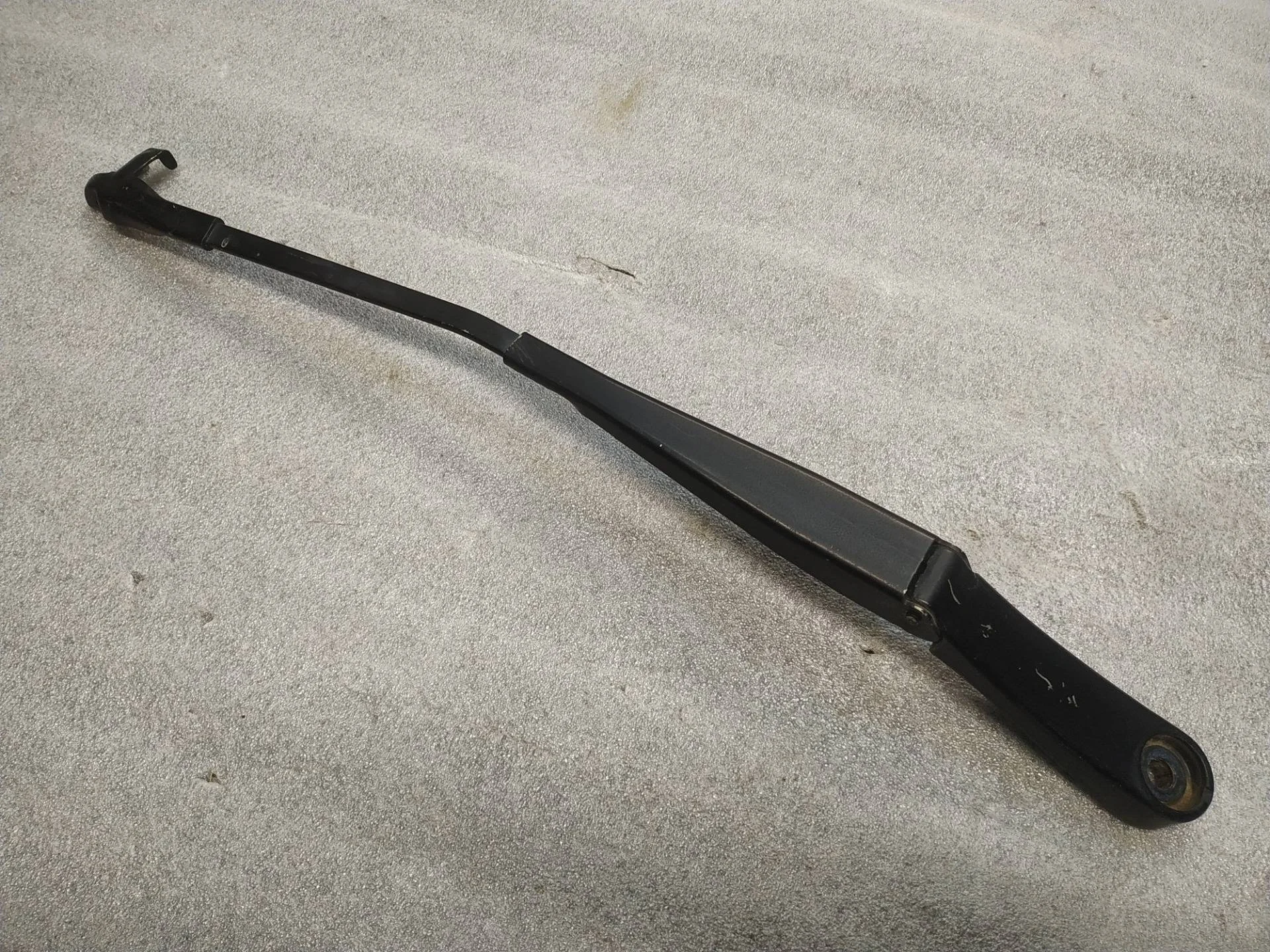 поводок стеклоочистителя левый Volkswagen Touareg 7P6 2012