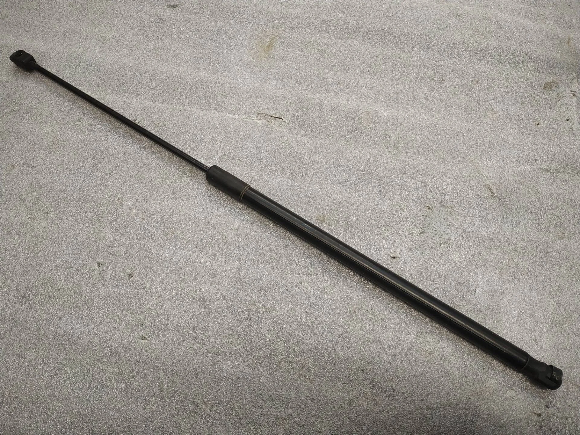 амортизатор капота Volkswagen Touareg 7P6 2012